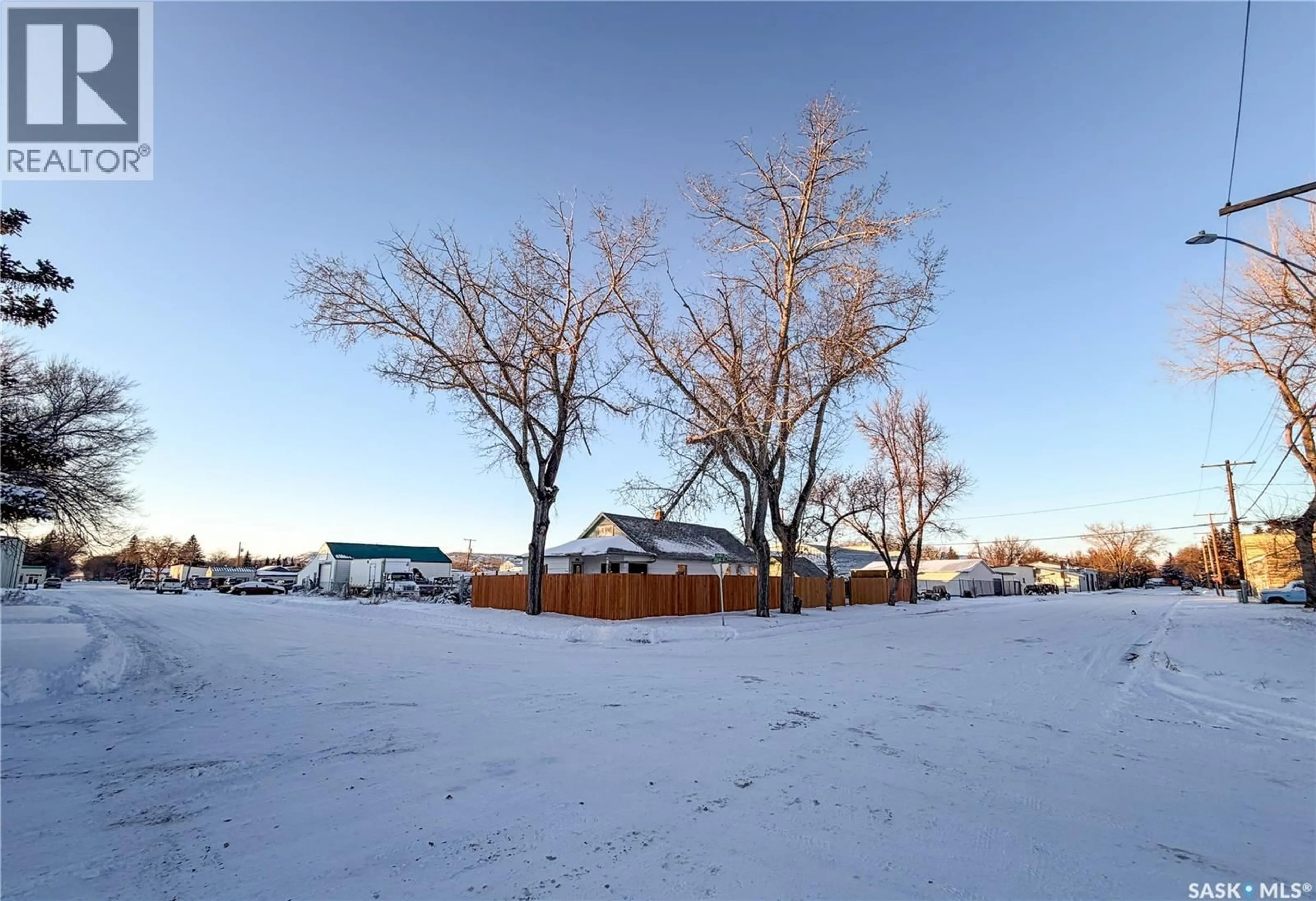 A pic from outside/outdoor area/front of a property/back of a property/a pic from drone, unknown for 301 FRONT STREET, Eastend Saskatchewan S0N0T0