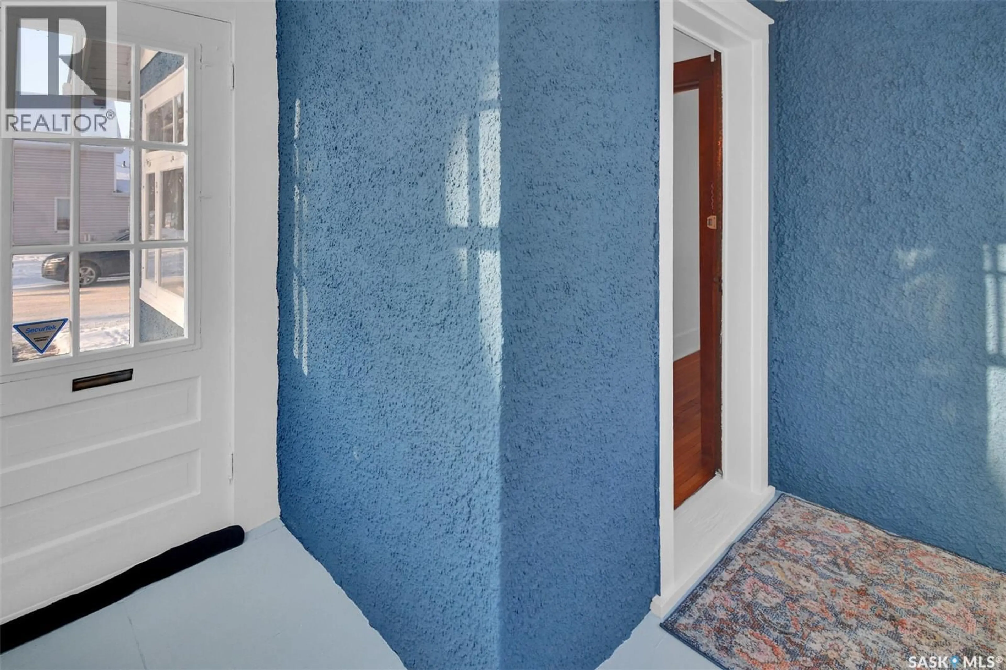 Indoor entryway for 120 32ND STREET, Saskatoon Saskatchewan S7L0S1