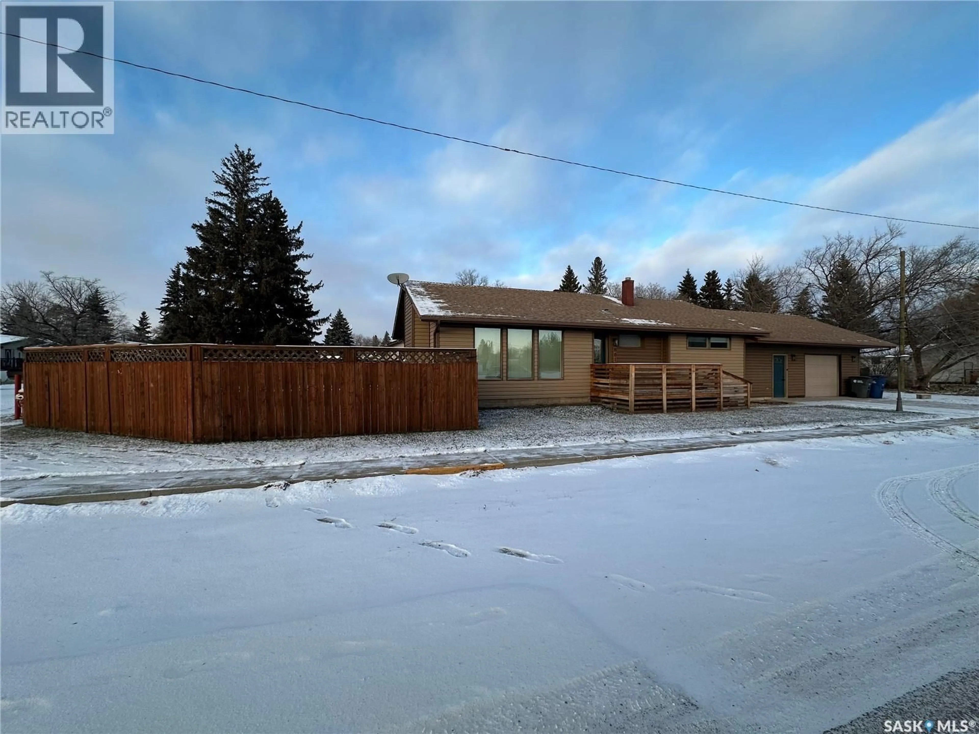 A pic from outside/outdoor area/front of a property/back of a property/a pic from drone, street for 801 5TH AVENUE, Whitewood Saskatchewan S0G5C0