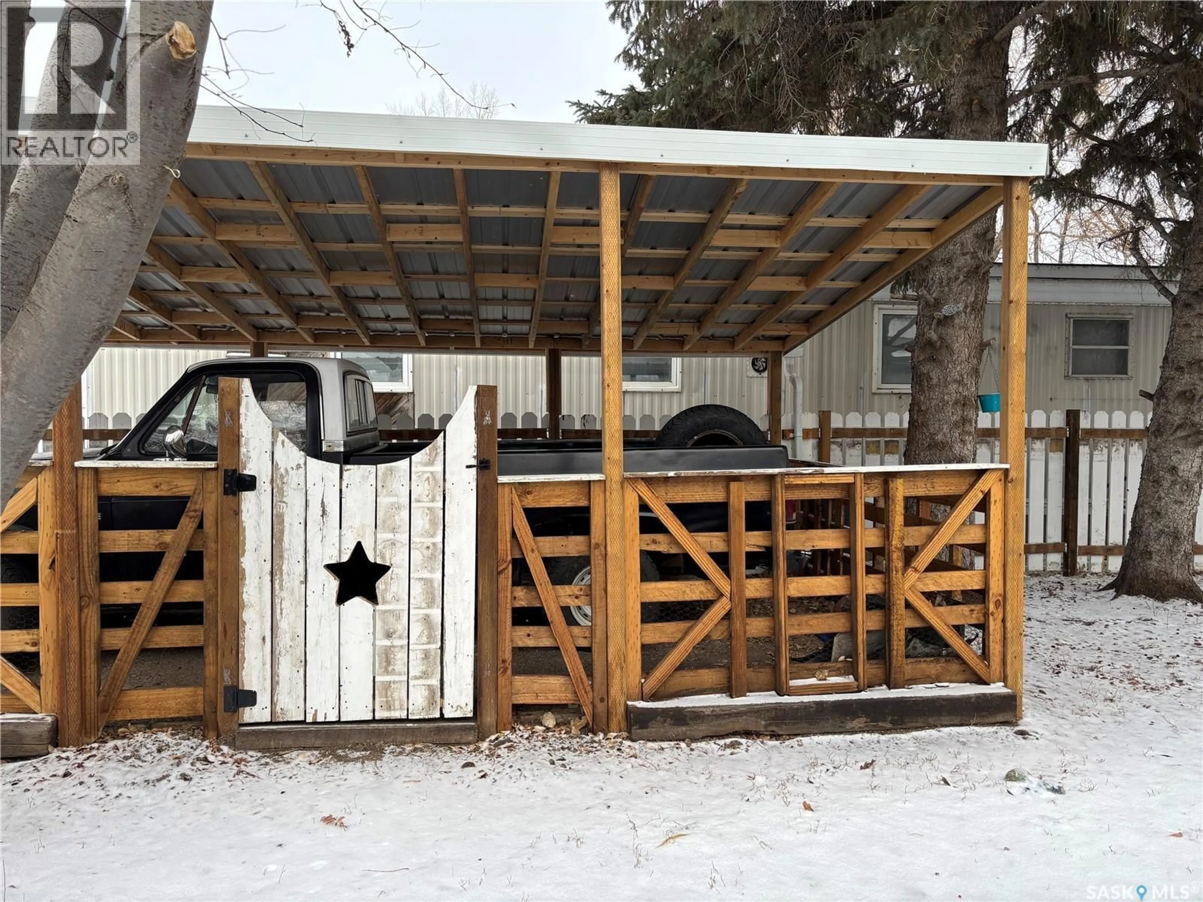 Shed for B17 - 1455 9TH AVENUE, Moose Jaw Saskatchewan S6J1C6