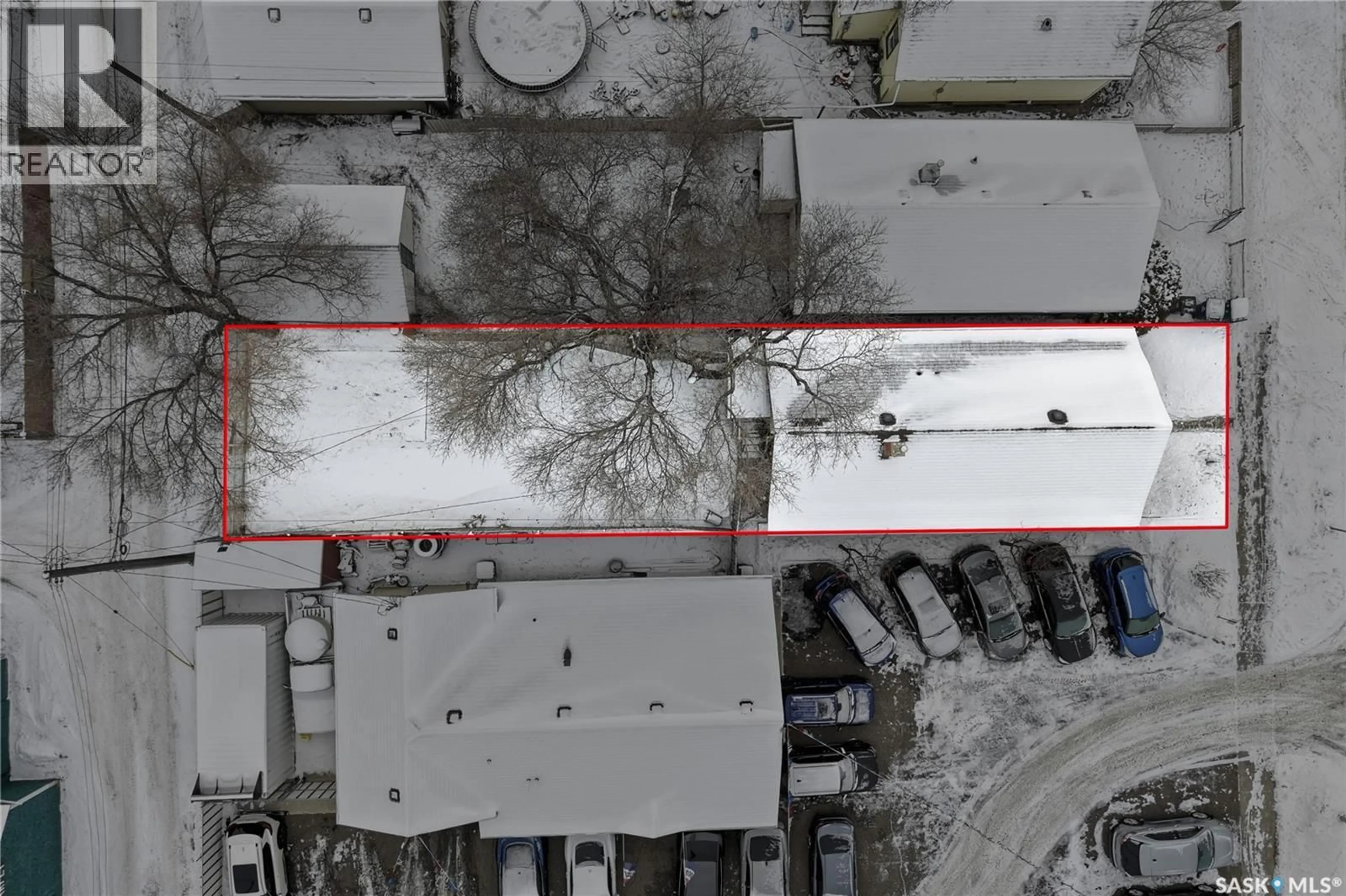 A pic from outside/outdoor area/front of a property/back of a property/a pic from drone, building for 110 F AVENUE, Saskatoon Saskatchewan S7M1S8