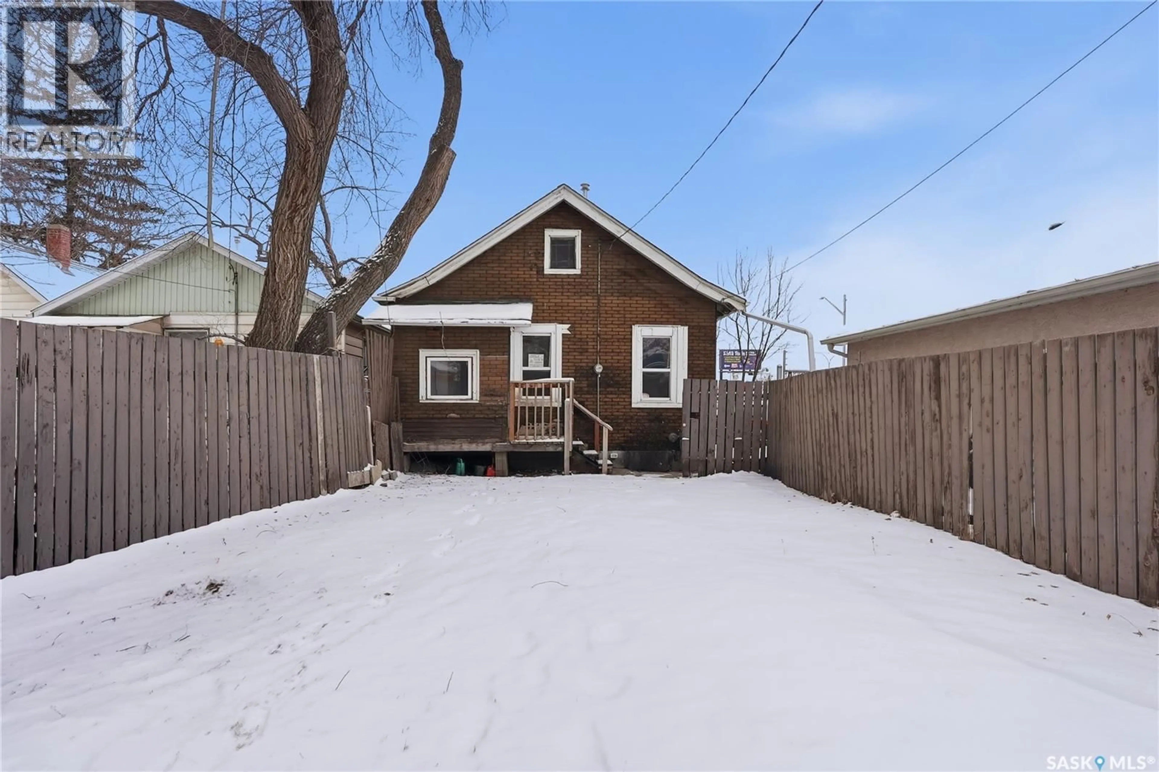 Shed for 110 F AVENUE, Saskatoon Saskatchewan S7M1S8