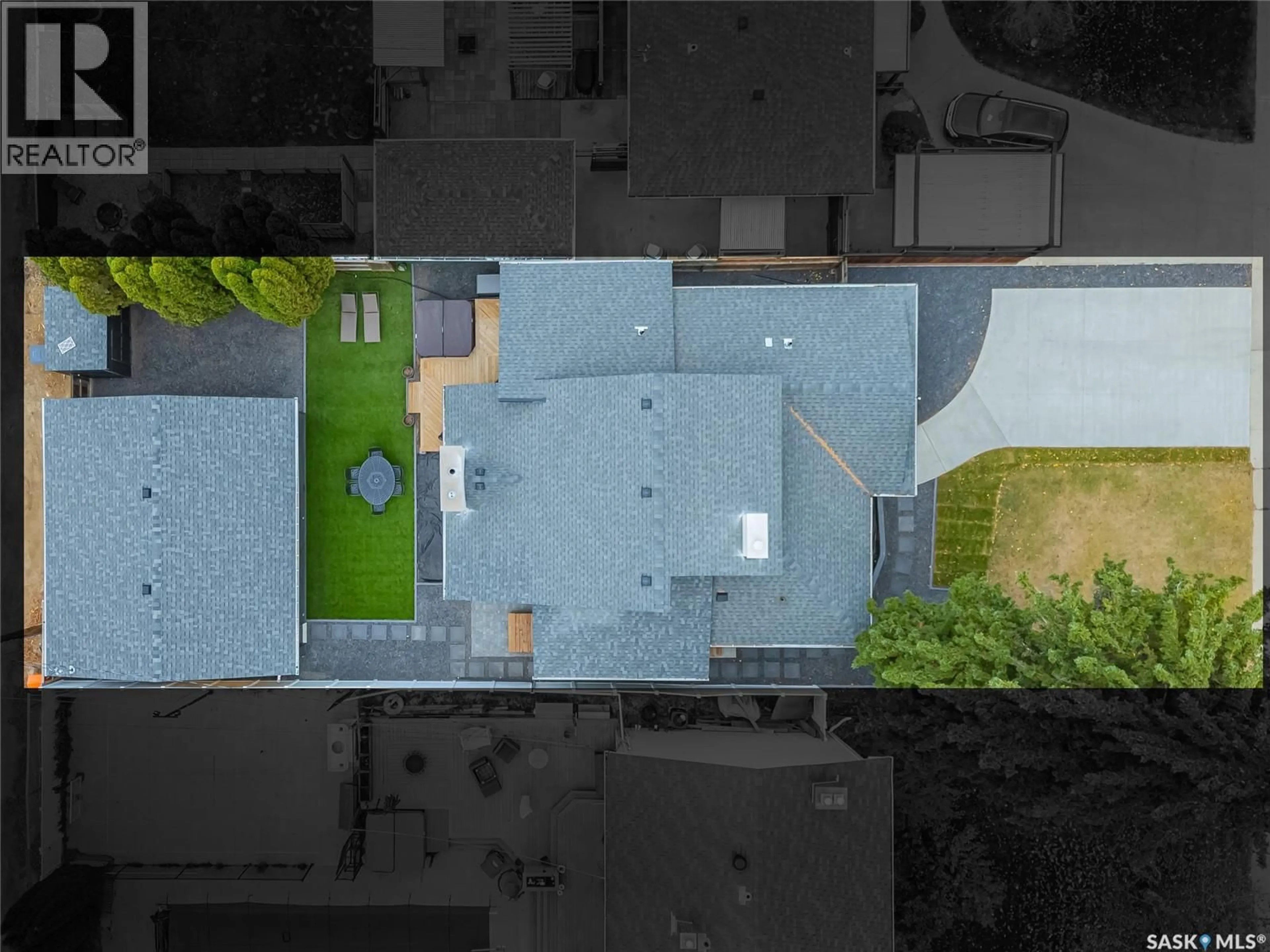 A pic from outside/outdoor area/front of a property/back of a property/a pic from drone, street for 1407 13TH STREET, Saskatoon Saskatchewan S7H0C7