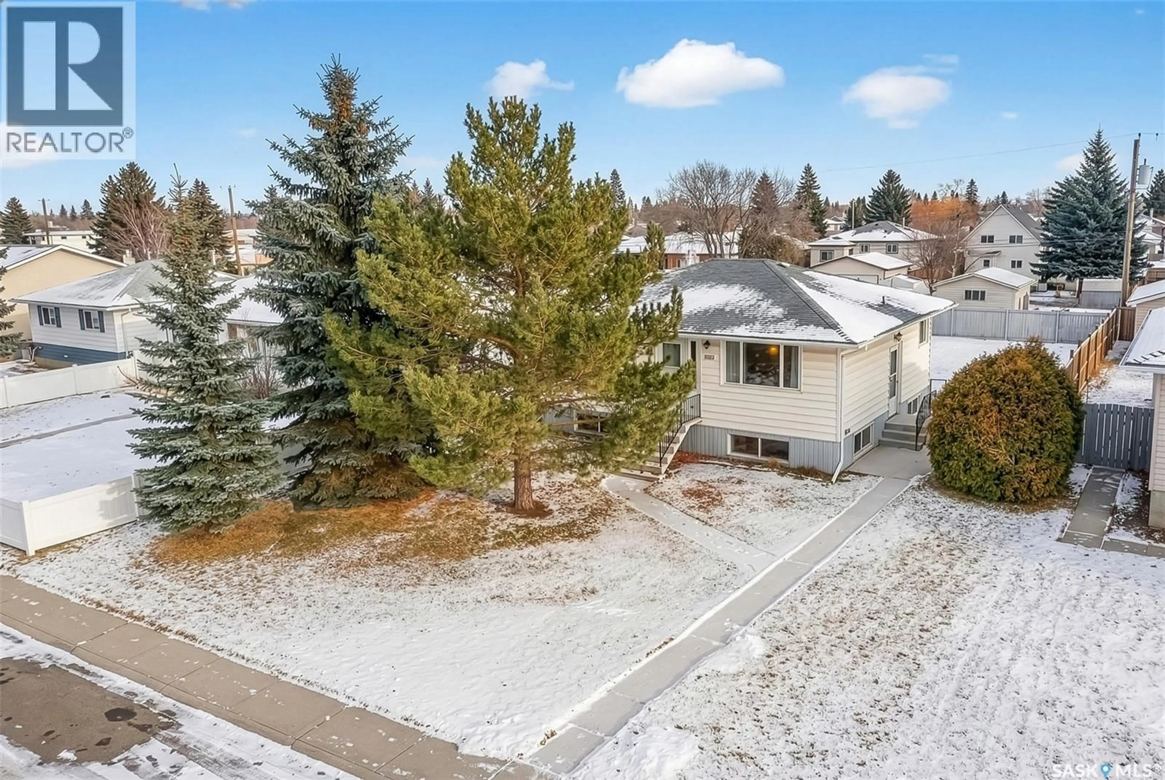 A pic from outside/outdoor area/front of a property/back of a property/a pic from drone, street for 1125 8TH AVENUE, Moose Jaw Saskatchewan S6H4G4