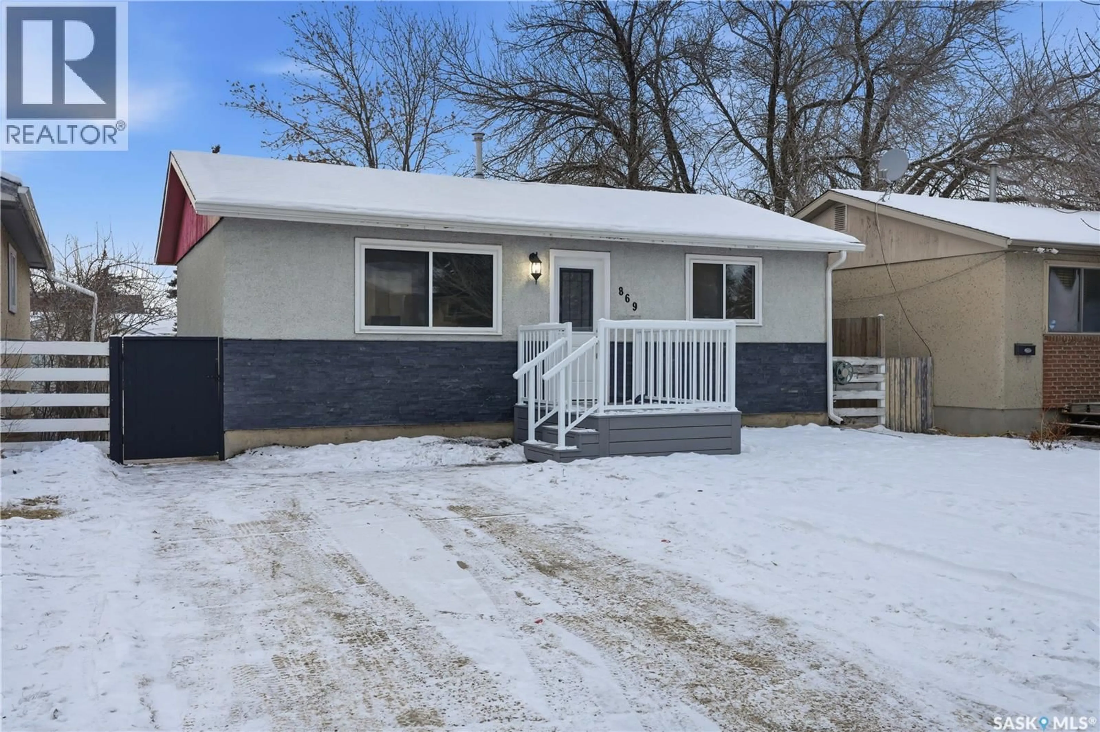 Home with vinyl exterior material, street for 869 MACKLEM DRIVE, Saskatoon Saskatchewan S7L4K1