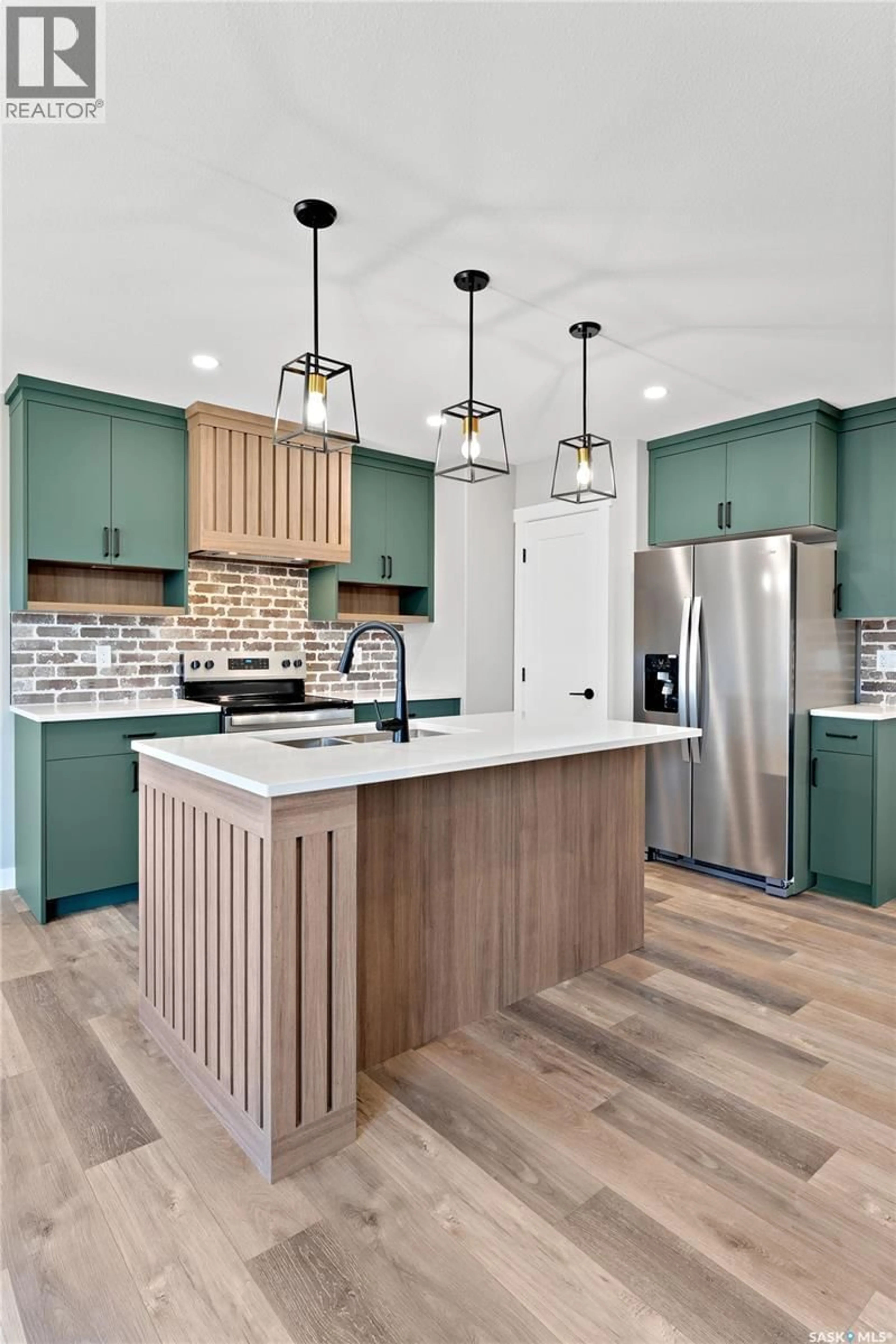 Contemporary kitchen, unknown for 3044 DUMONT WAY, Regina Saskatchewan S4V3Z3