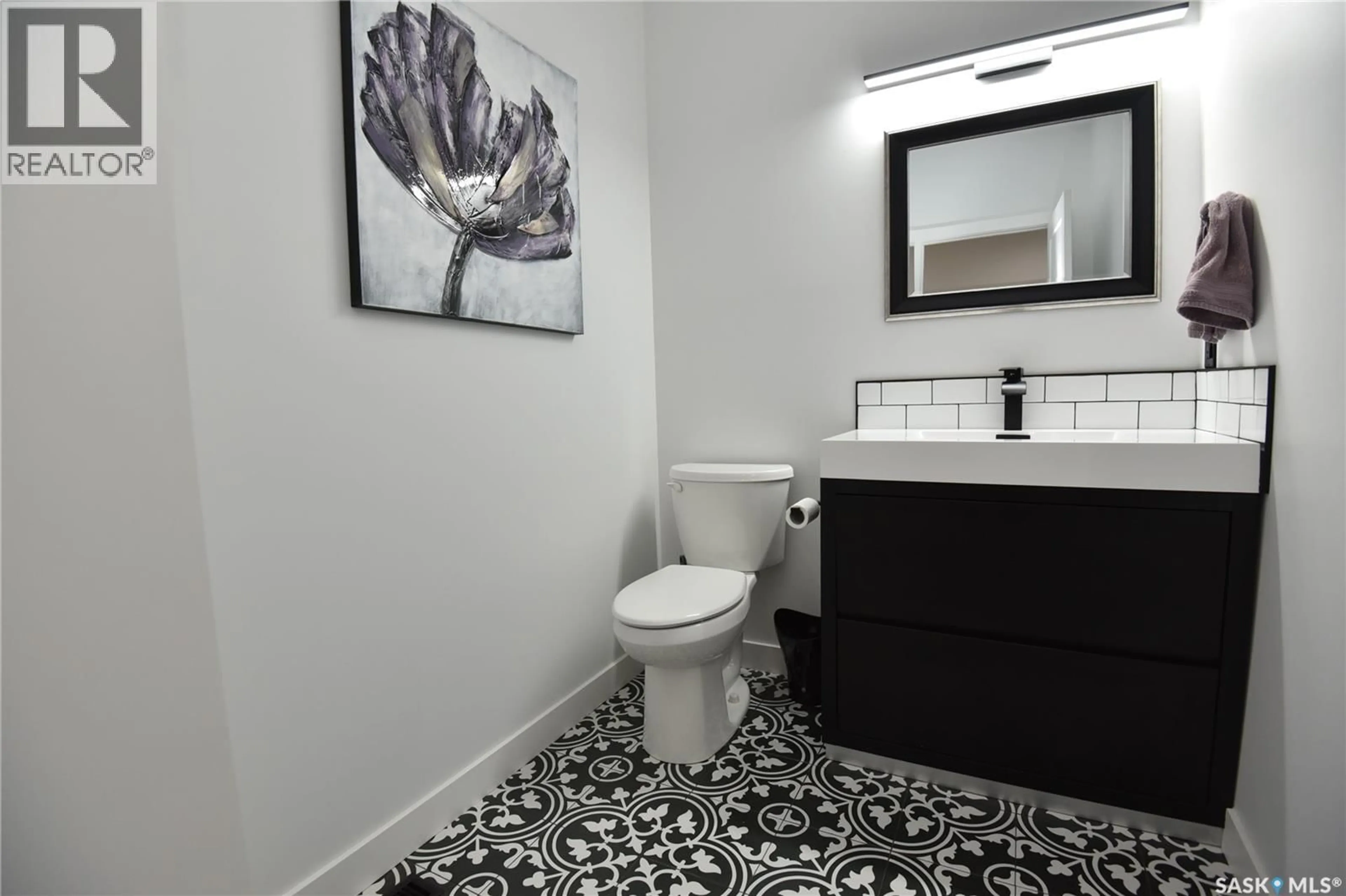 Standard bathroom, ceramic/tile floor for 302 COVENTRY CRESCENT, Nipawin Saskatchewan S0E1E0
