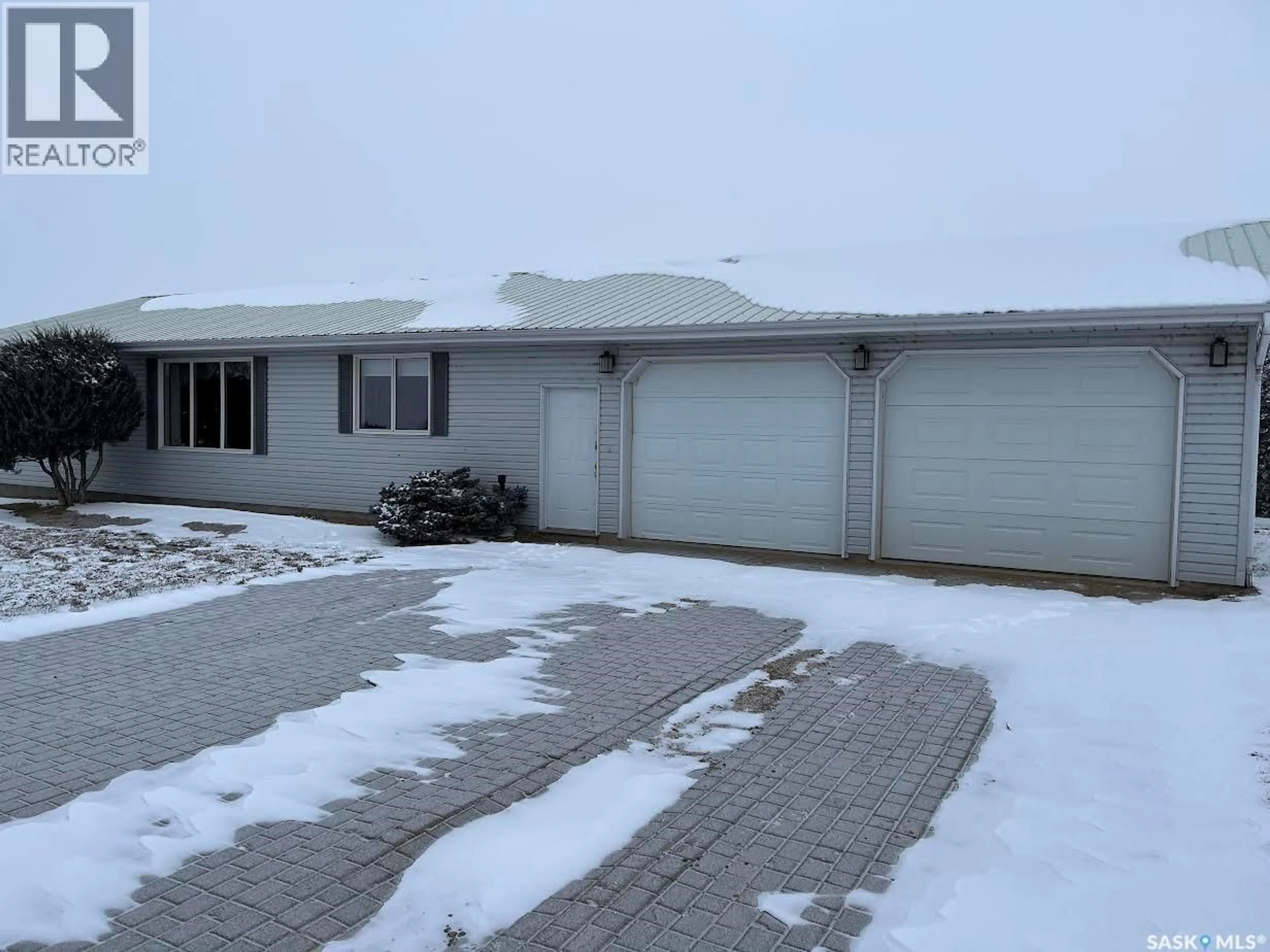 Indoor garage for DELTA RHO ACREAGE, Wood River Rm No. 74 Saskatchewan S0H2K0