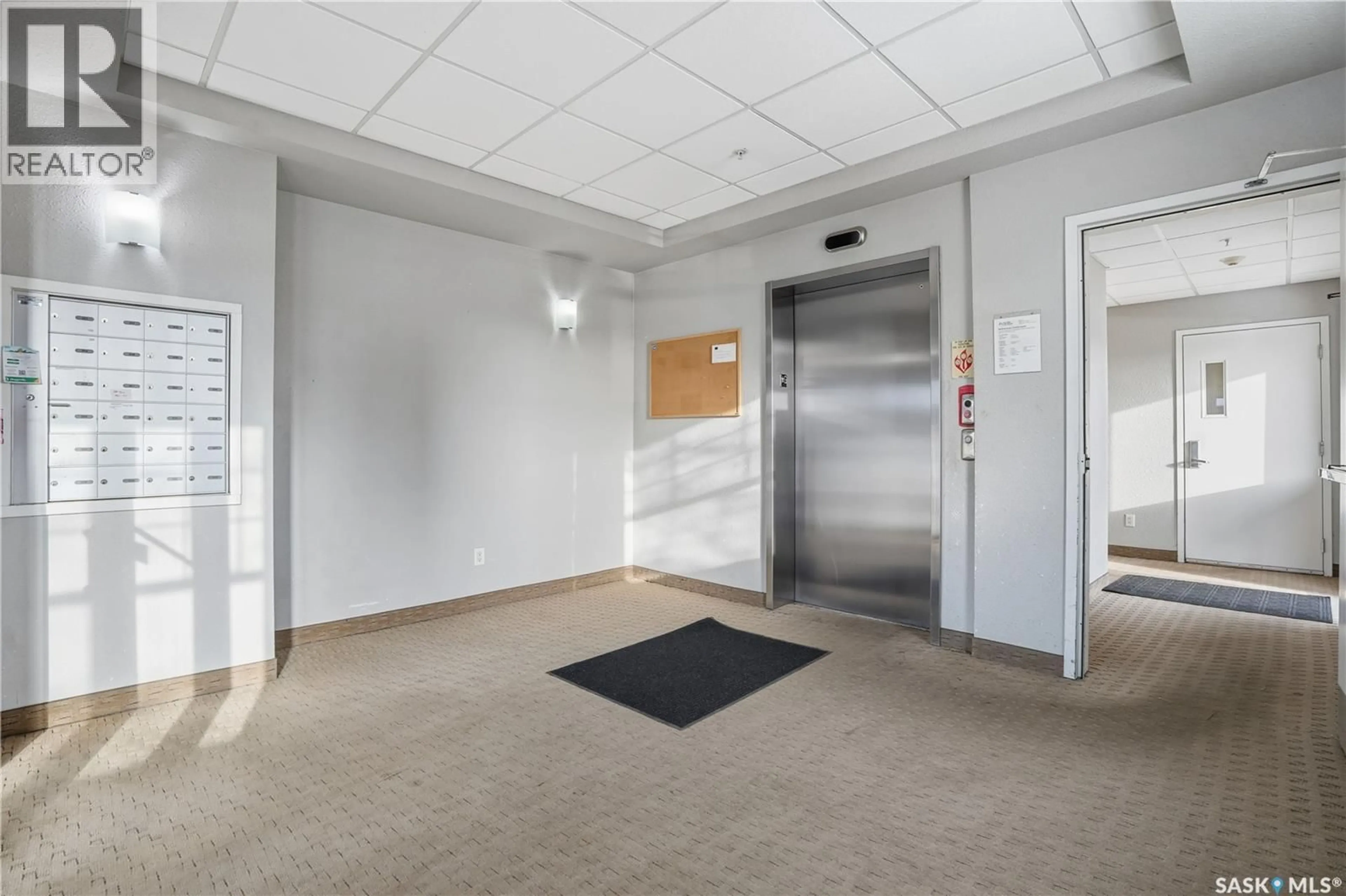 Indoor foyer for 305 - 2255 ANGUS STREET, Regina Saskatchewan S4T2A3