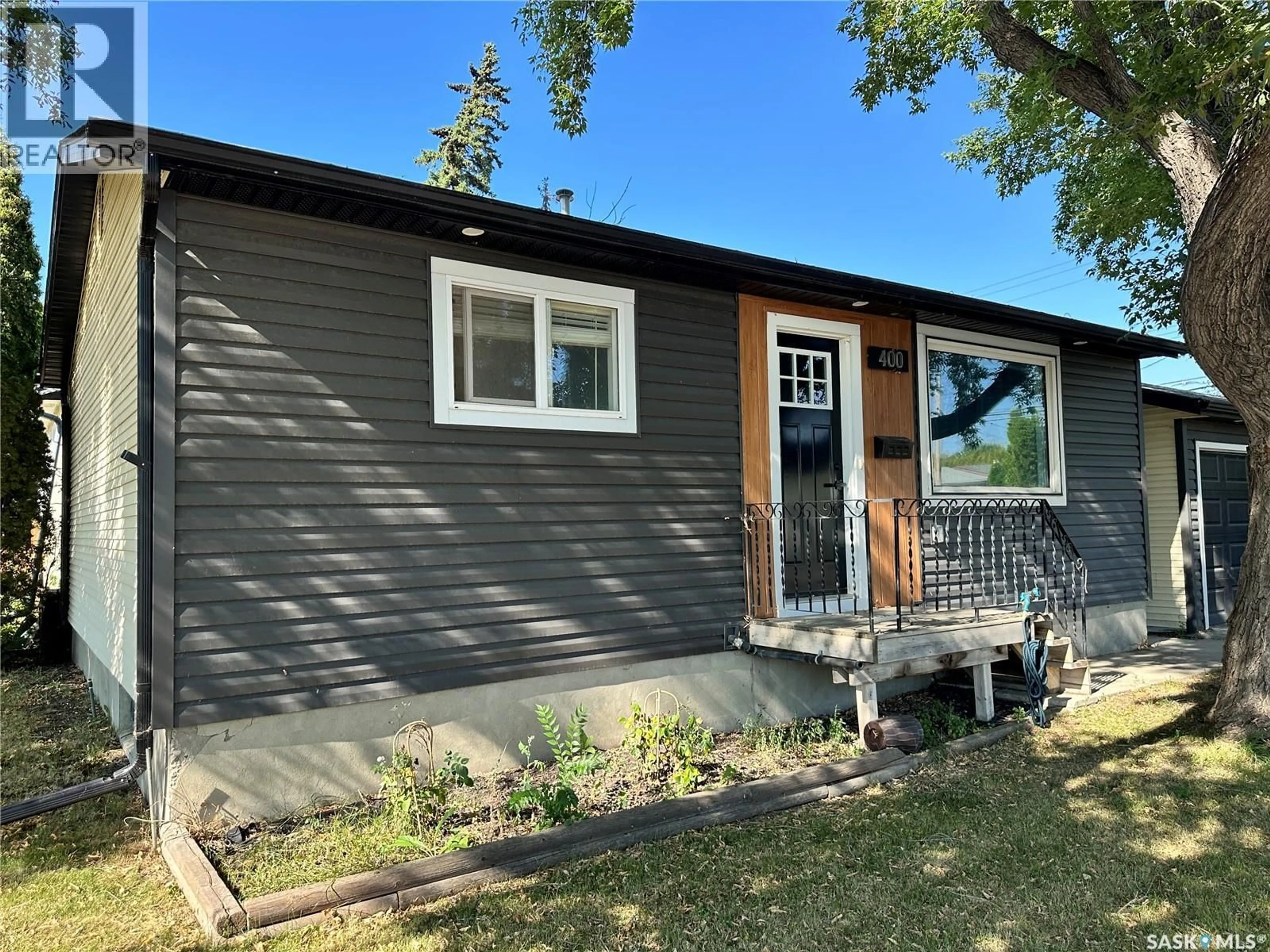Home with vinyl exterior material, street for 400 GRAY AVENUE, Saskatoon Saskatchewan S7N2H9