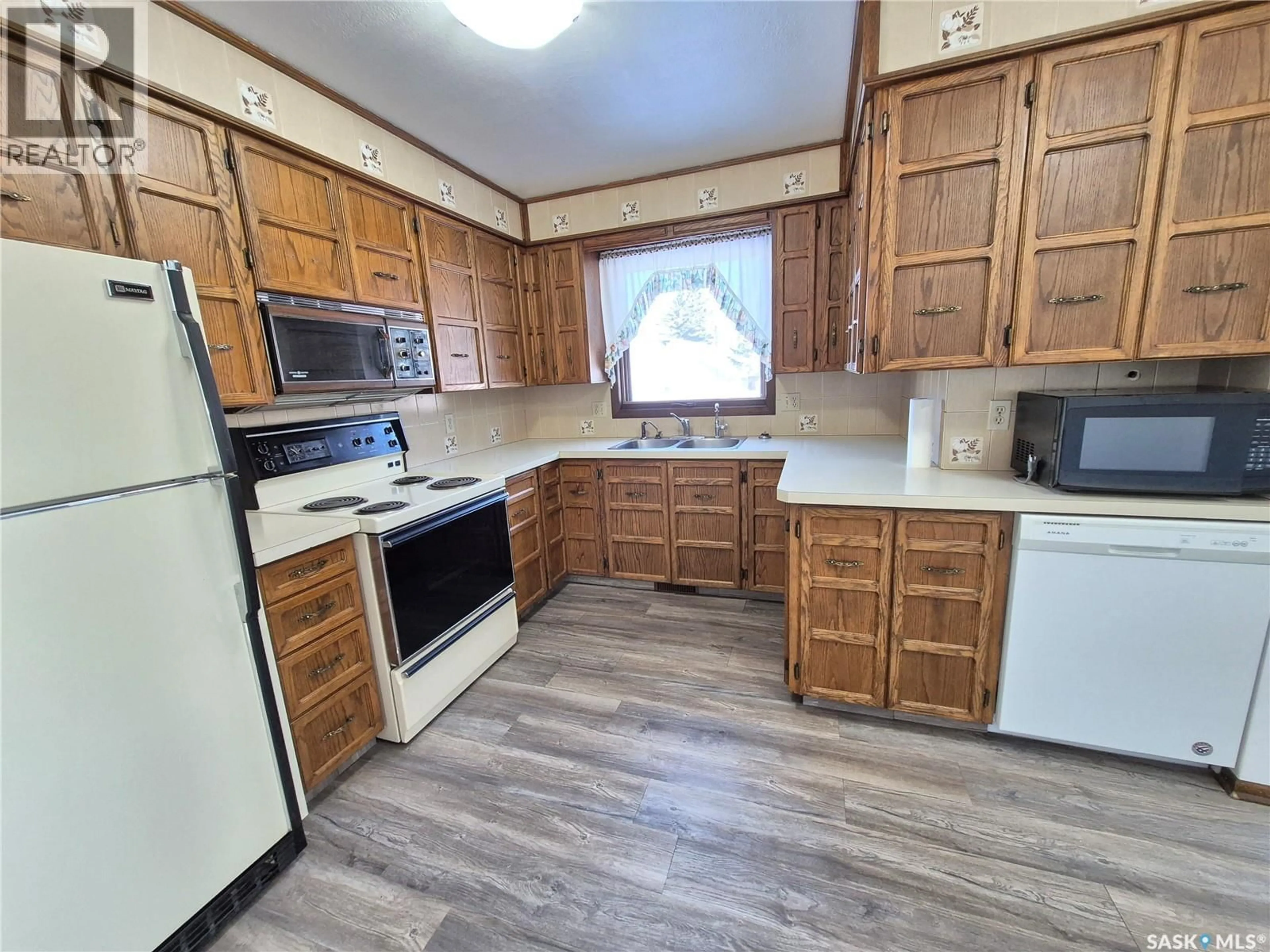 Standard kitchen, unknown for 725 SHROPSHIRE AVENUE, Radville Saskatchewan S0C2G0