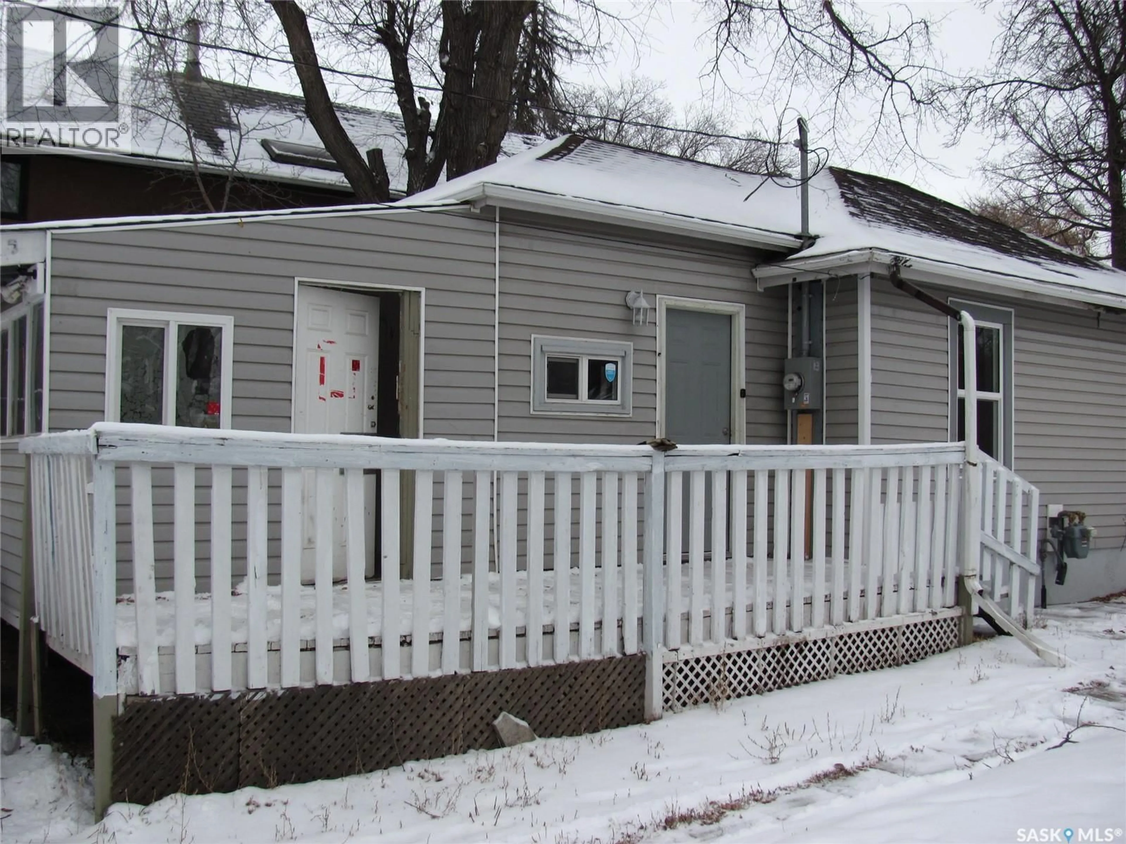 Home with vinyl exterior material, street for 803 I AVENUE, Saskatoon Saskatchewan S7L2H2