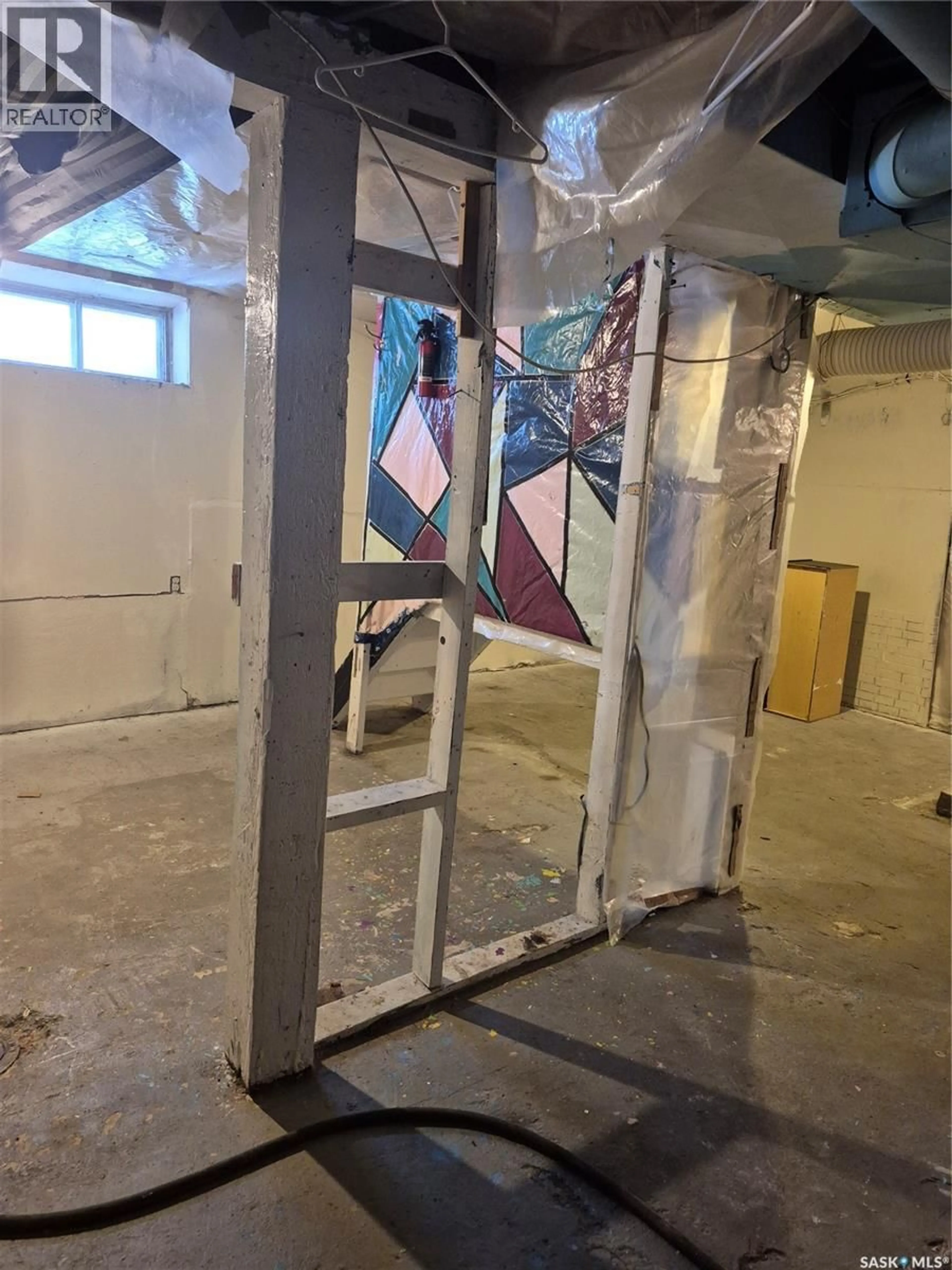 A pic of a room for 803 I AVENUE, Saskatoon Saskatchewan S7L2H2