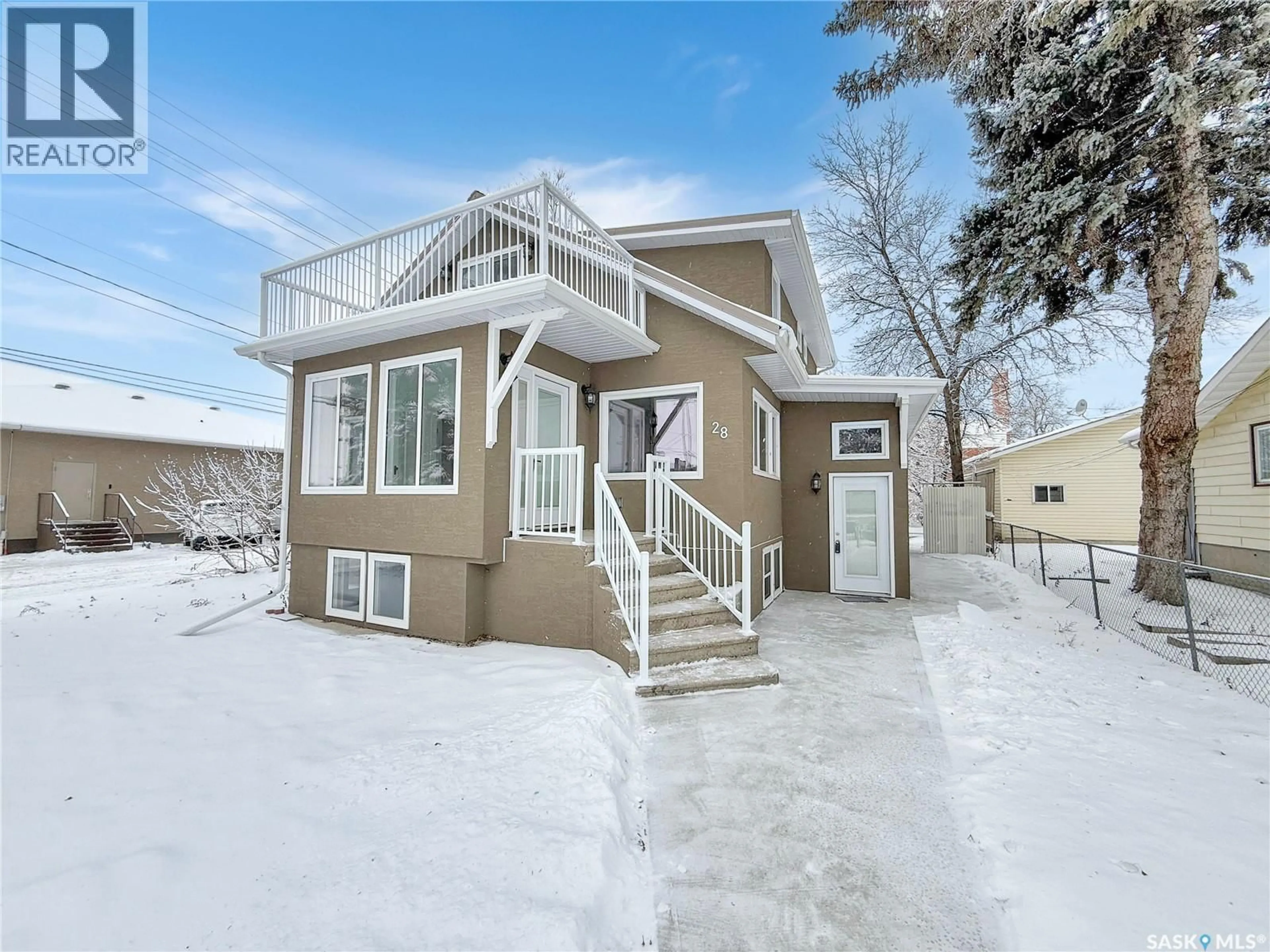 Home with vinyl exterior material, street for 28 3RD AVENUE, Swift Current Saskatchewan S9H2G2