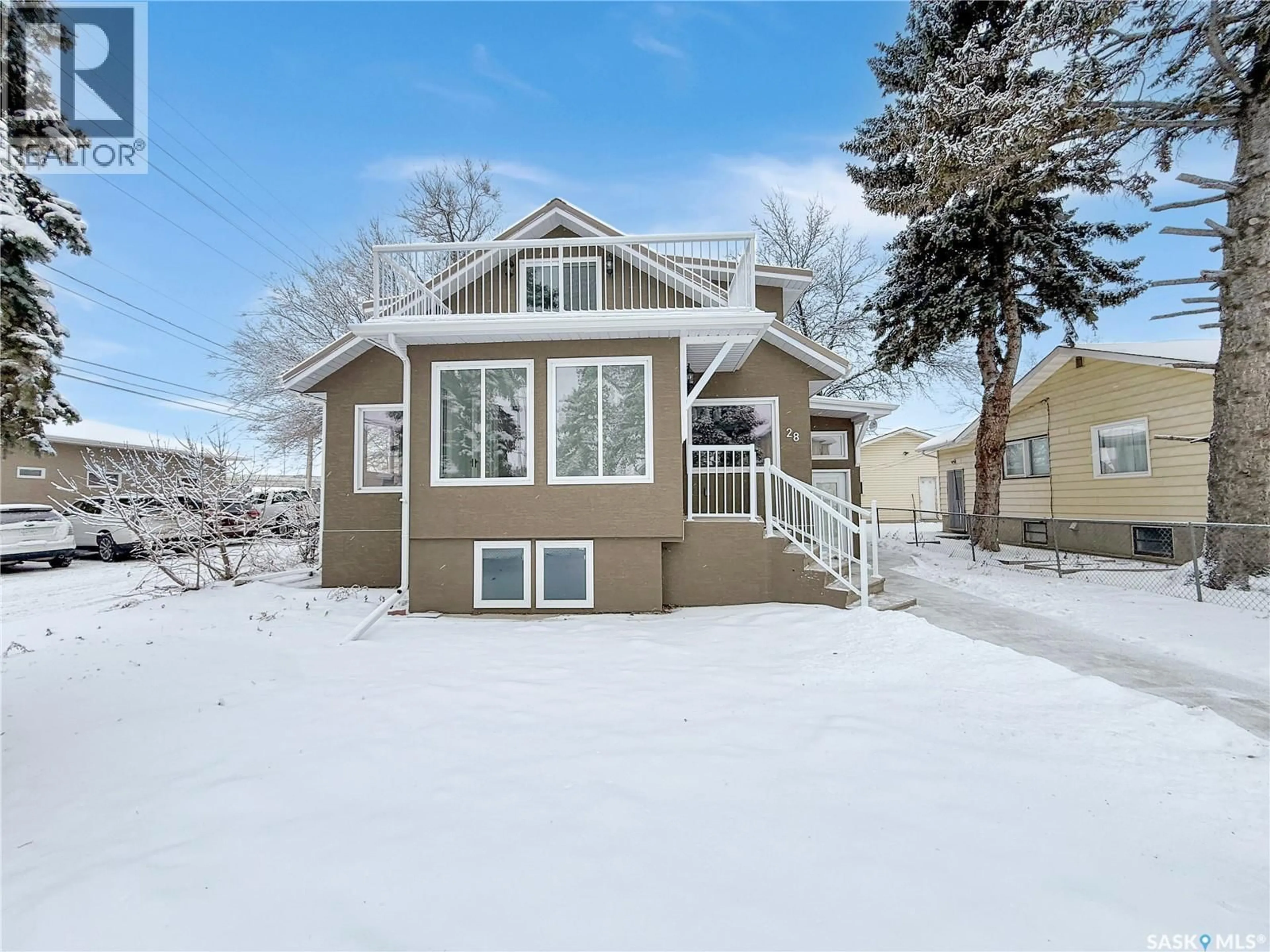 Home with vinyl exterior material, street for 28 3RD AVENUE, Swift Current Saskatchewan S9H2G2