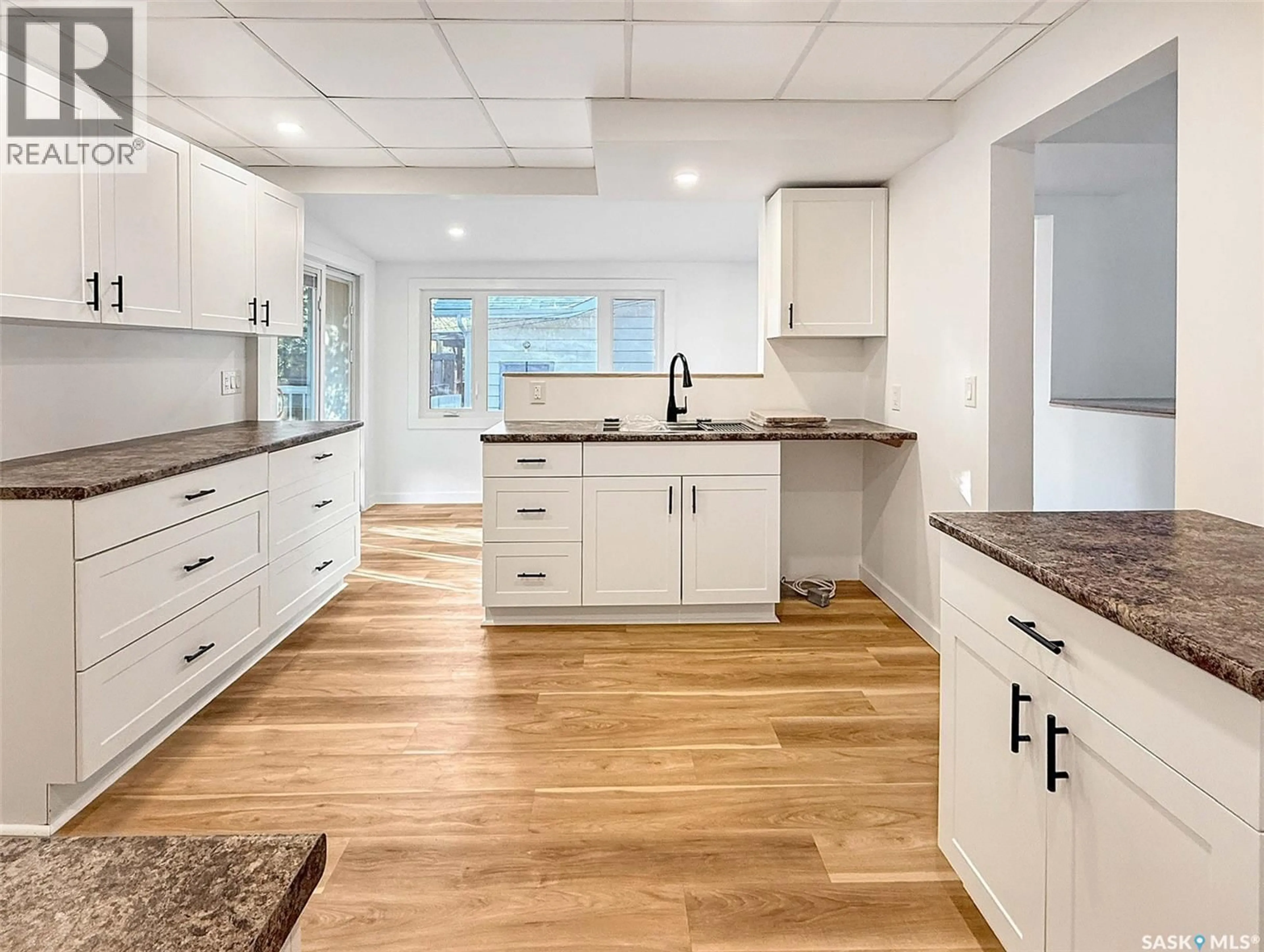 Open concept kitchen, unknown for 28 3RD AVENUE, Swift Current Saskatchewan S9H2G2