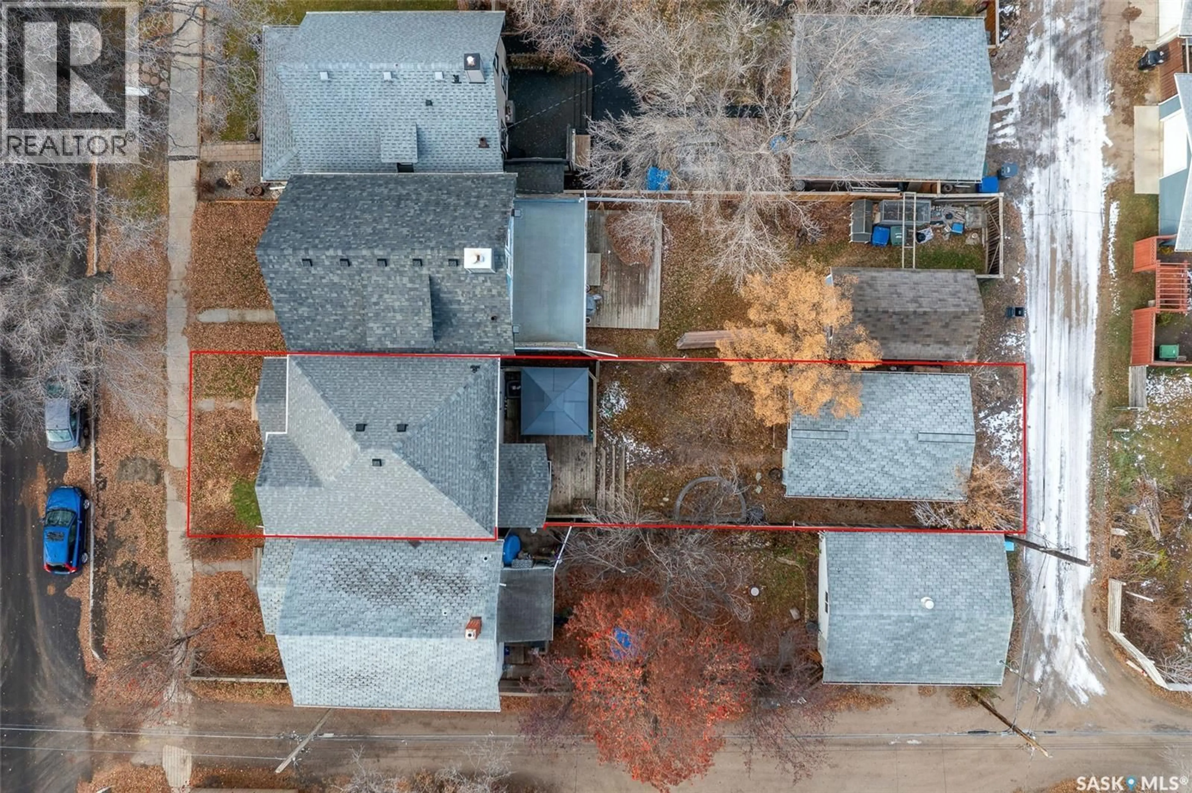 A pic from outside/outdoor area/front of a property/back of a property/a pic from drone, building for 527 7TH STREET, Saskatoon Saskatchewan S7H0X6