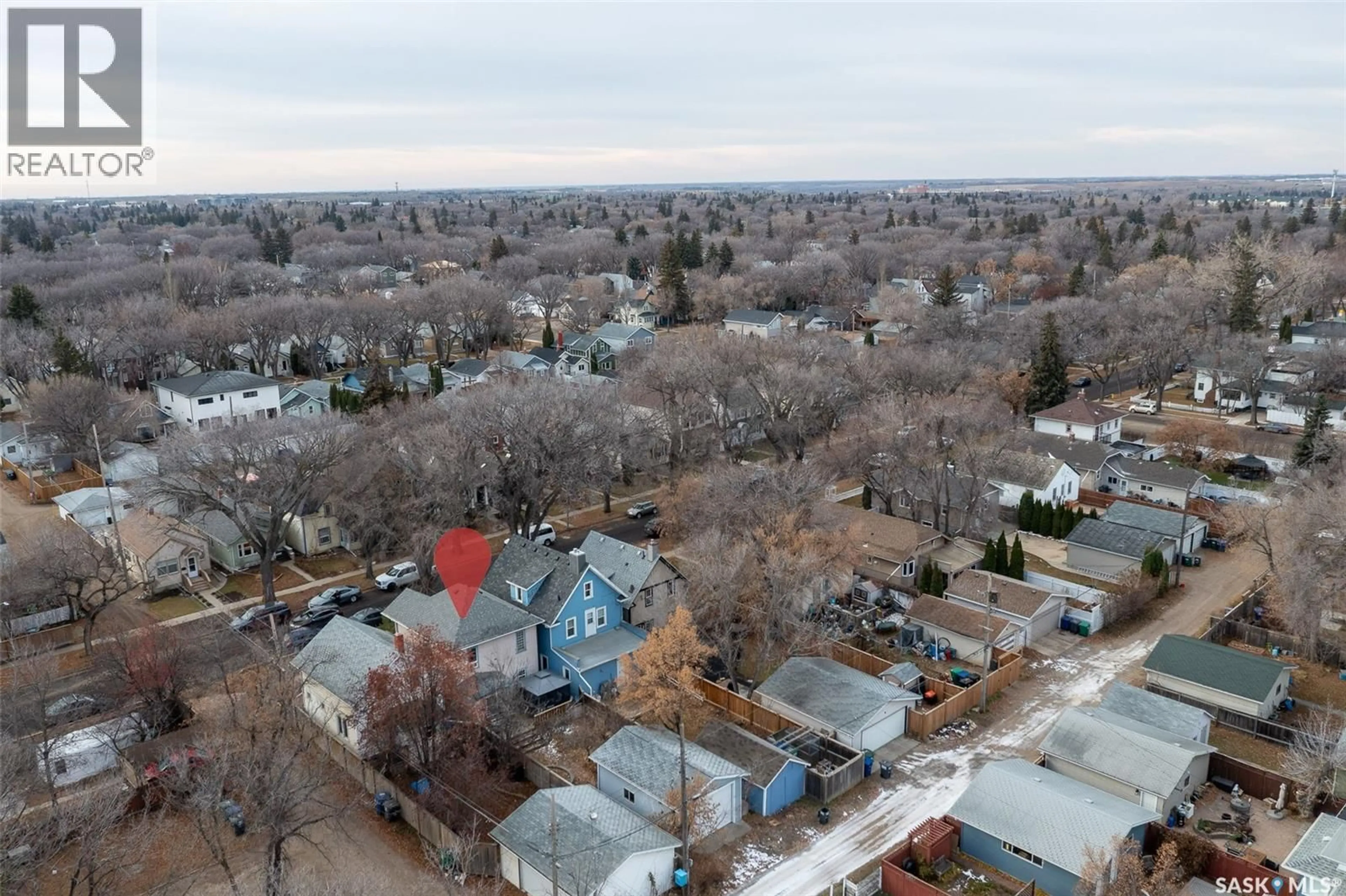 A pic from outside/outdoor area/front of a property/back of a property/a pic from drone, unknown for 527 7TH STREET, Saskatoon Saskatchewan S7H0X6