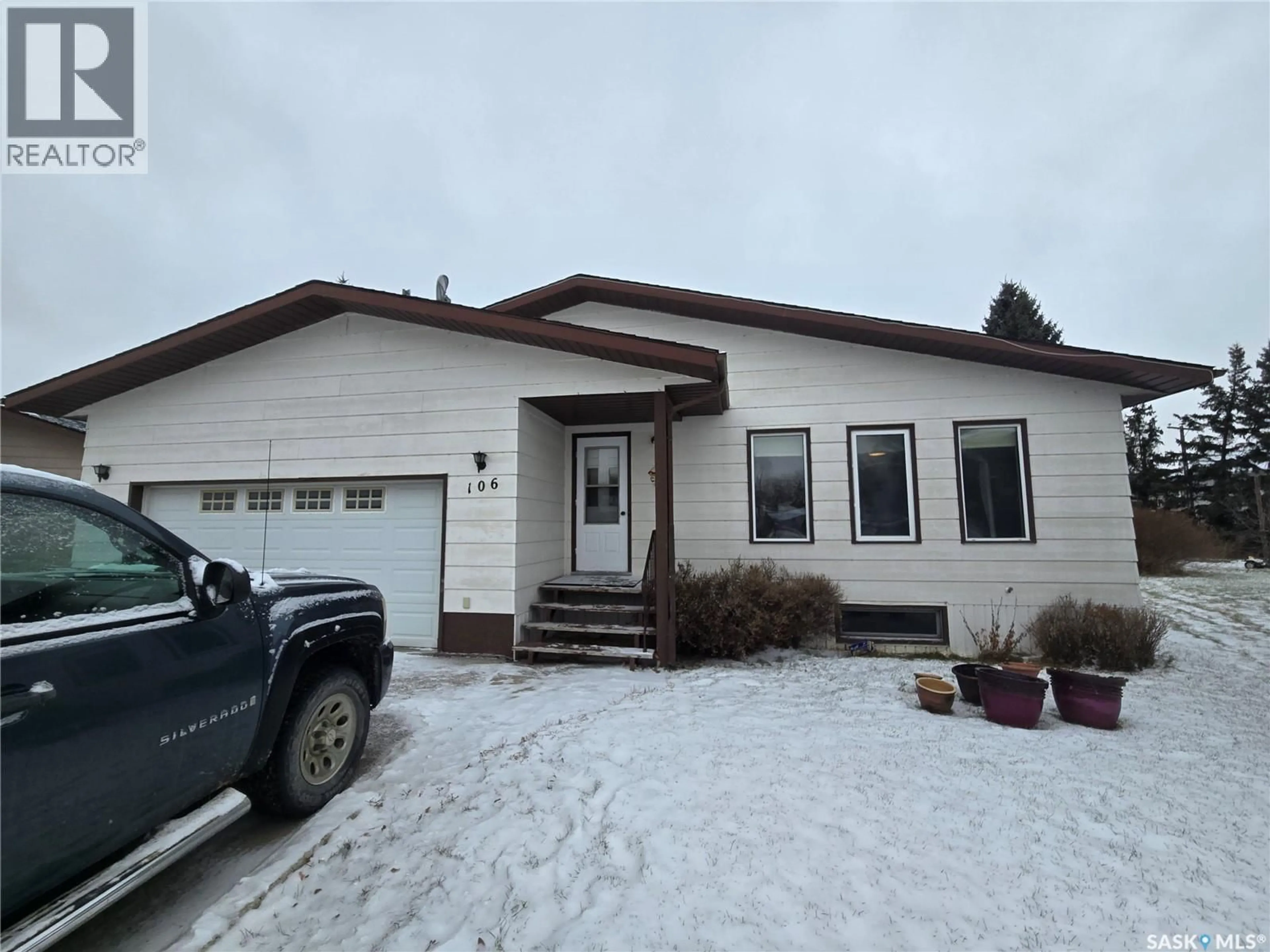 Home with vinyl exterior material, street for 106 ALEXANDER BAY, Kipling Saskatchewan S0G2S0