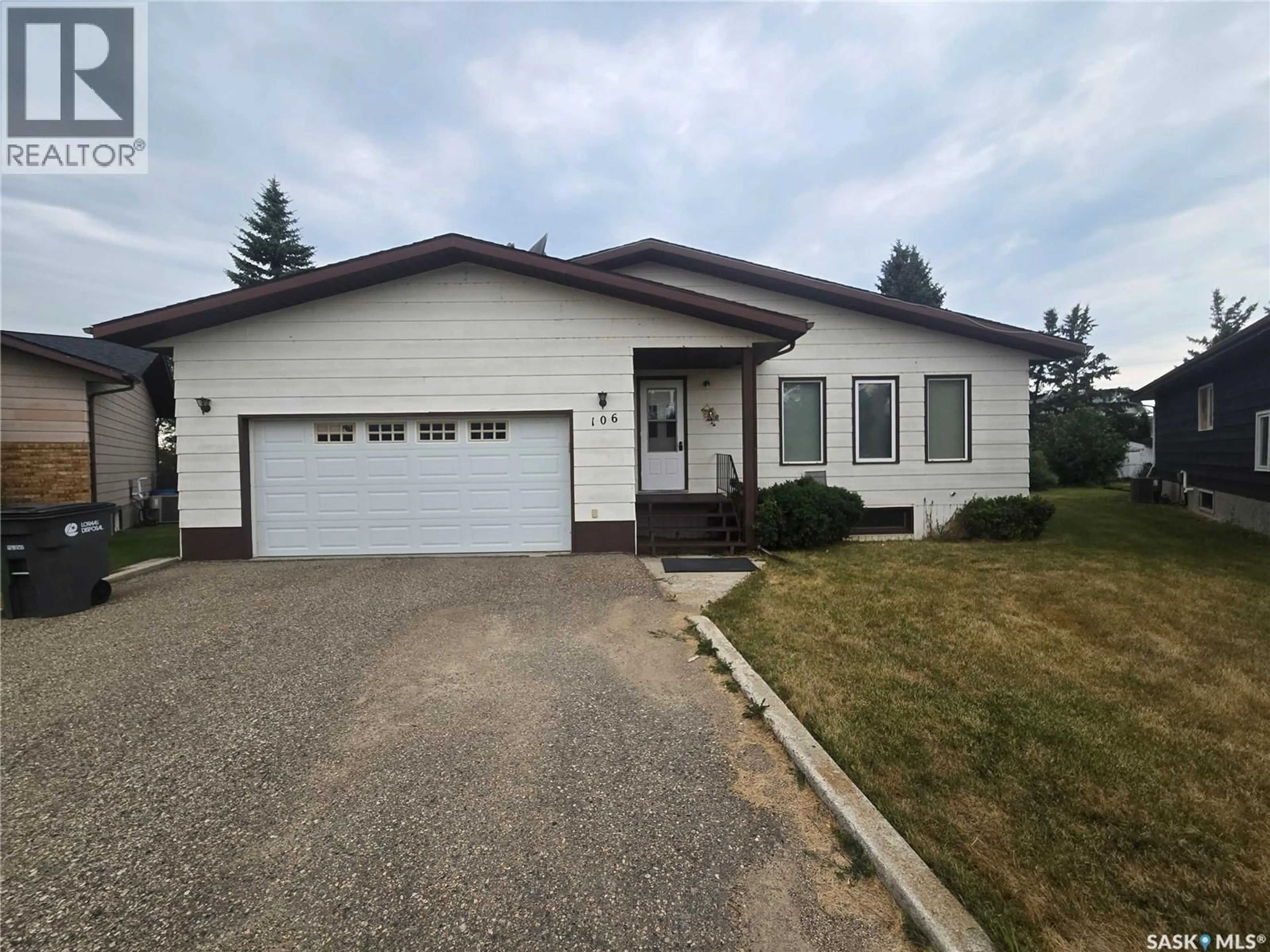 Home with vinyl exterior material, street for 106 ALEXANDER BAY, Kipling Saskatchewan S0G2S0