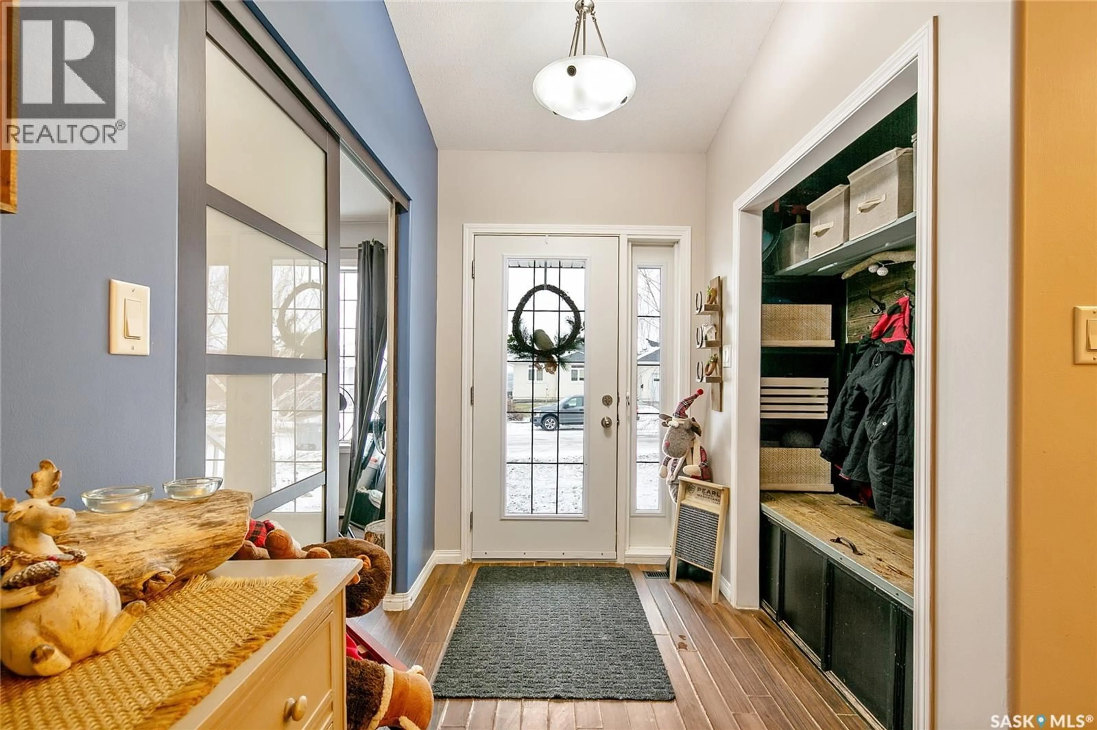 Indoor entryway for 5 ROSEWOOD DRIVE, Lumsden Saskatchewan S0G3C0