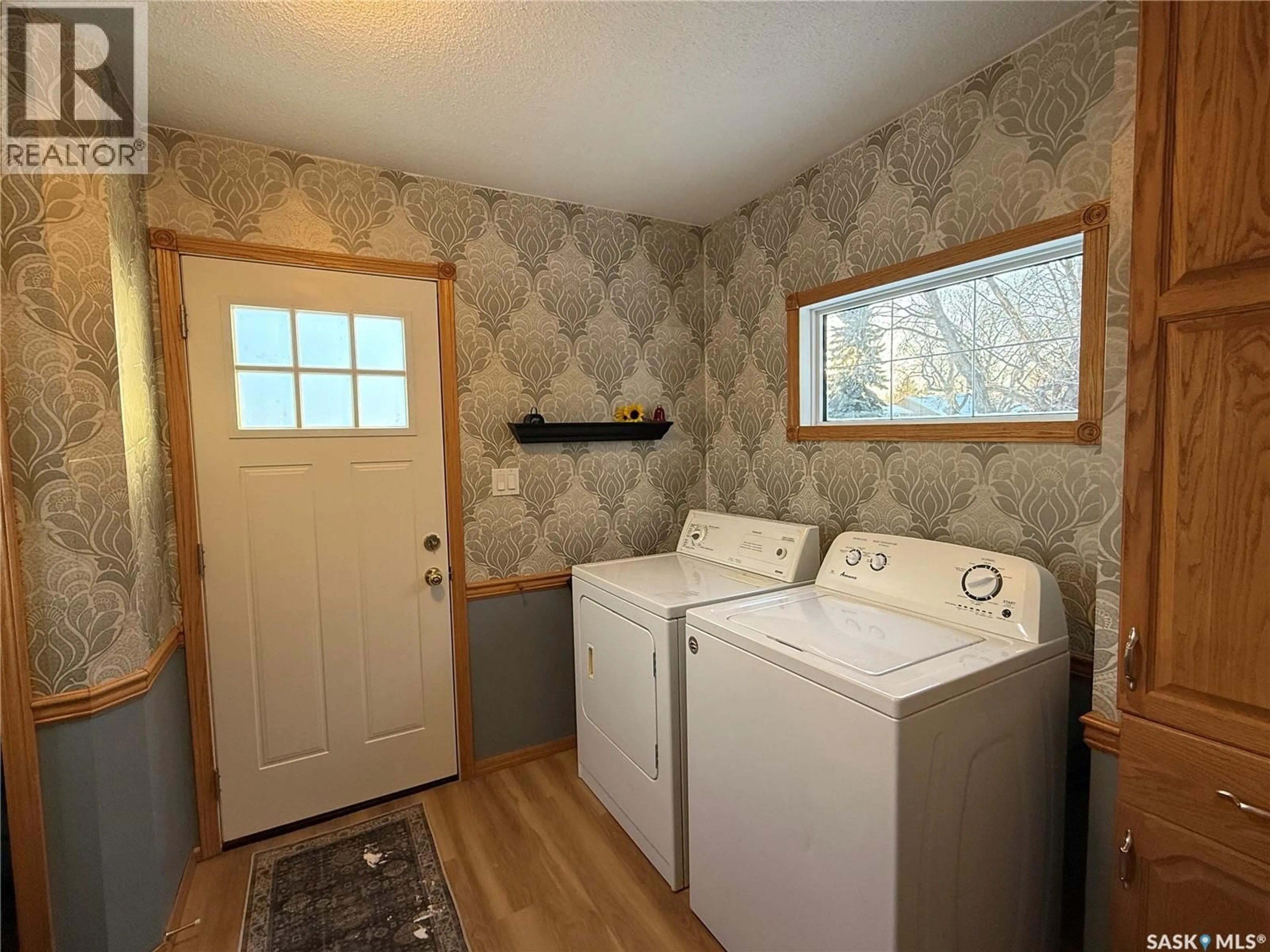 Laundry room for 335 6TH STREET, Humboldt Saskatchewan S0K2A0