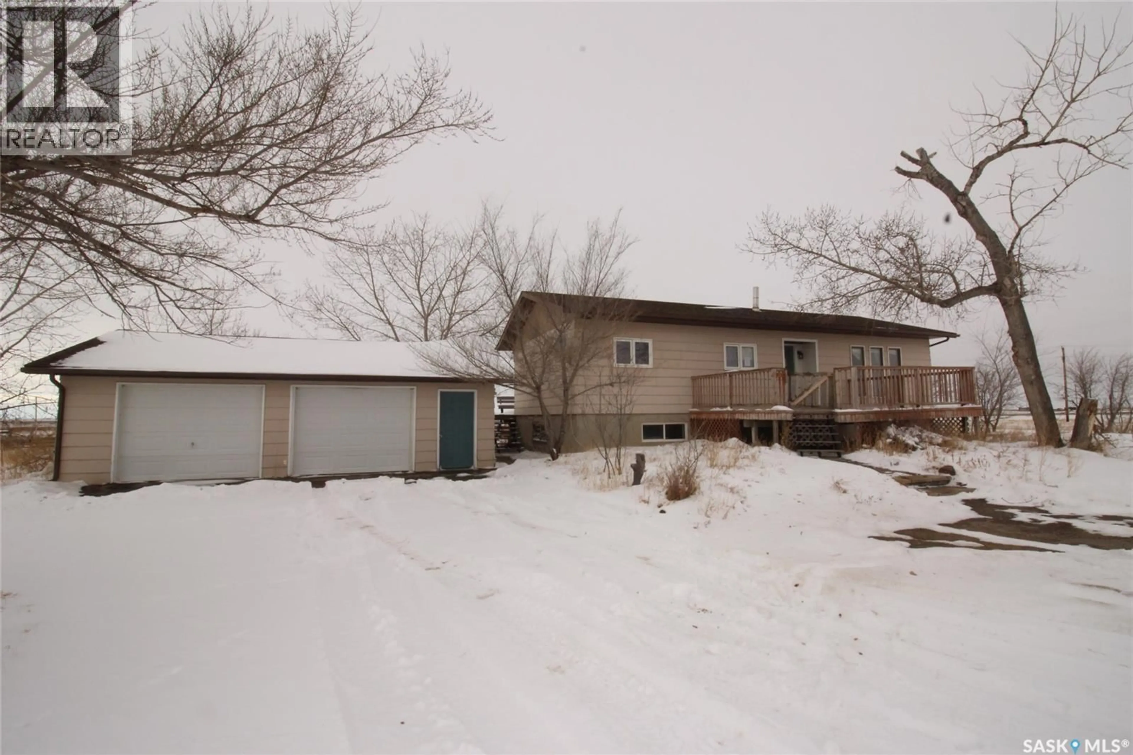 A pic from outside/outdoor area/front of a property/back of a property/a pic from drone, street for 151-201 HIGHWAY, Shaunavon Saskatchewan S0N2M0