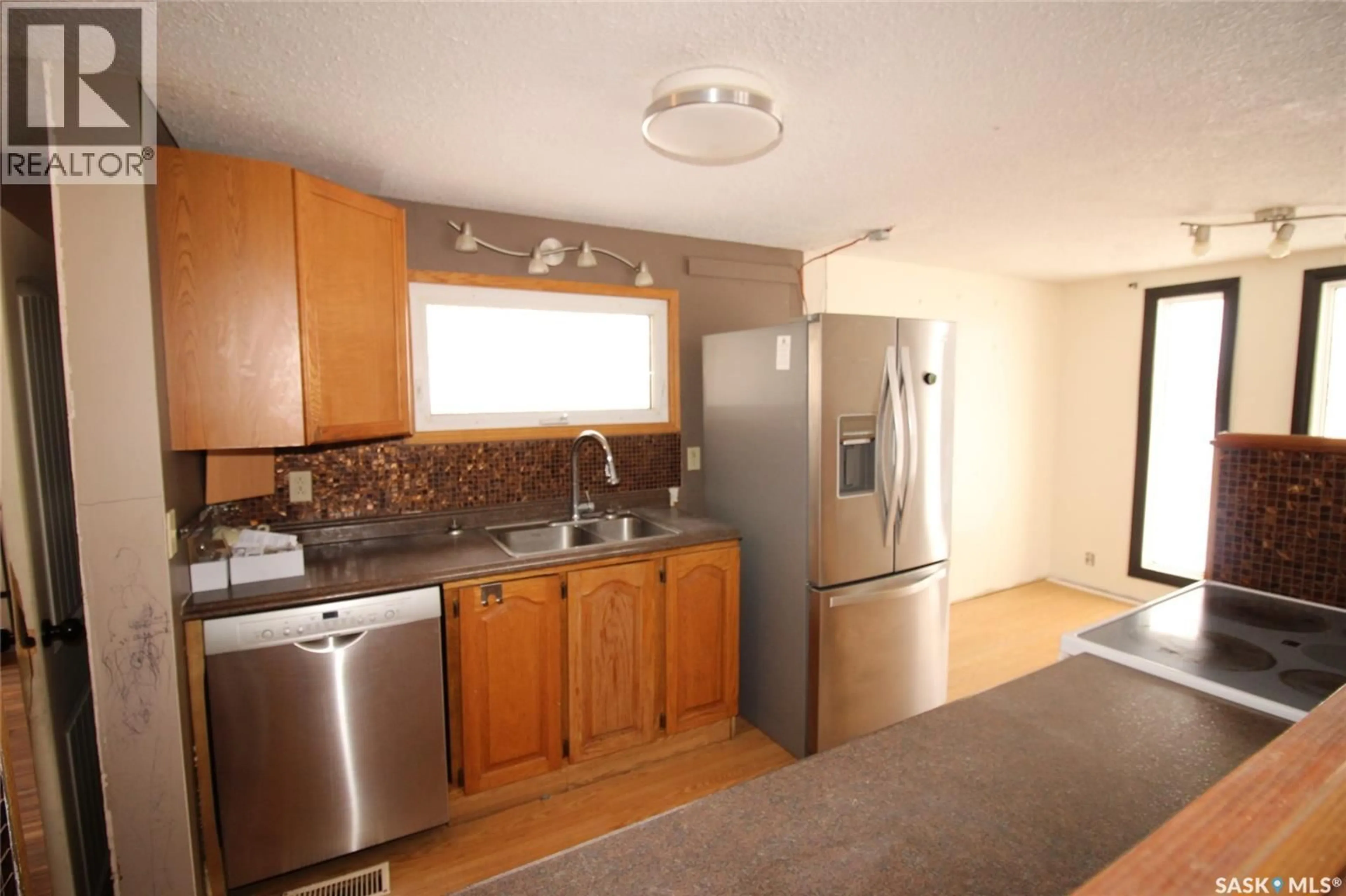 Standard kitchen, unknown for 151-201 HIGHWAY, Shaunavon Saskatchewan S0N2M0