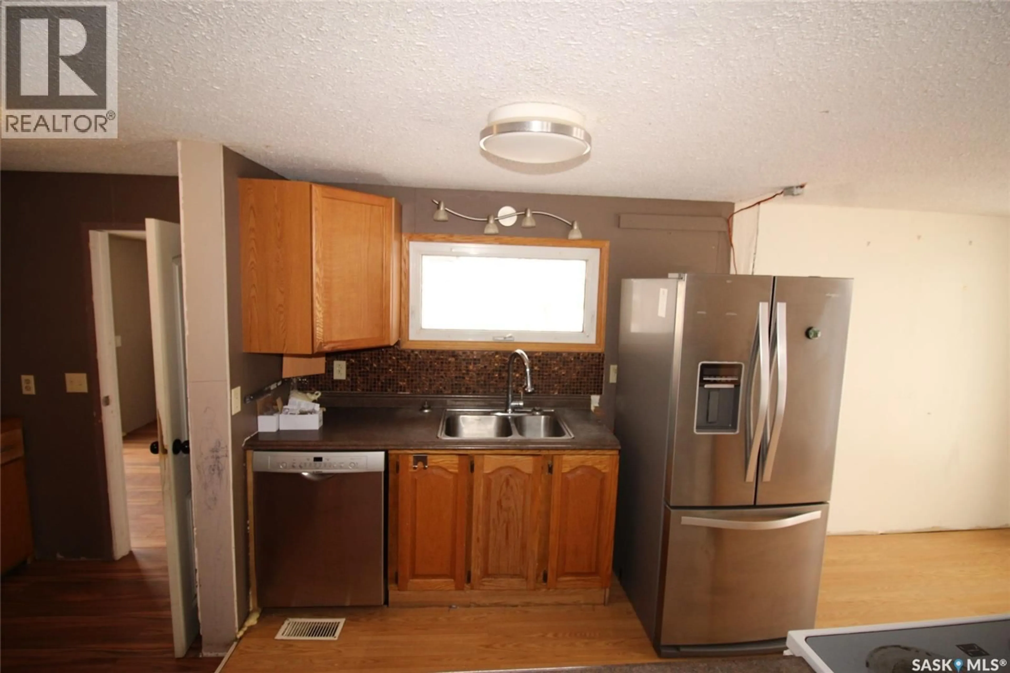 Standard kitchen, unknown for 151-201 HIGHWAY, Shaunavon Saskatchewan S0N2M0