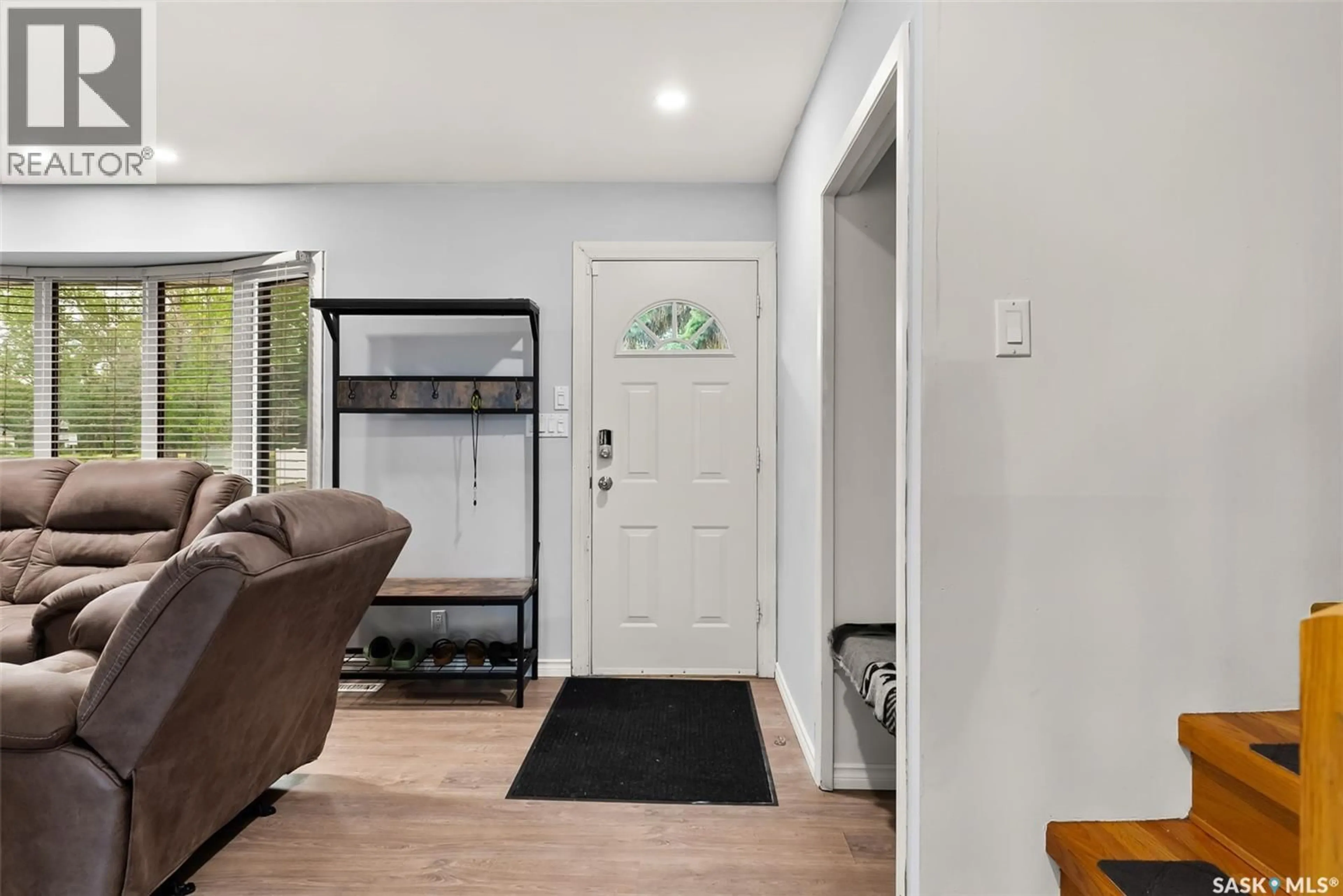 Indoor entryway for 1003 BROAD STREET, Regina Saskatchewan S4R6V2