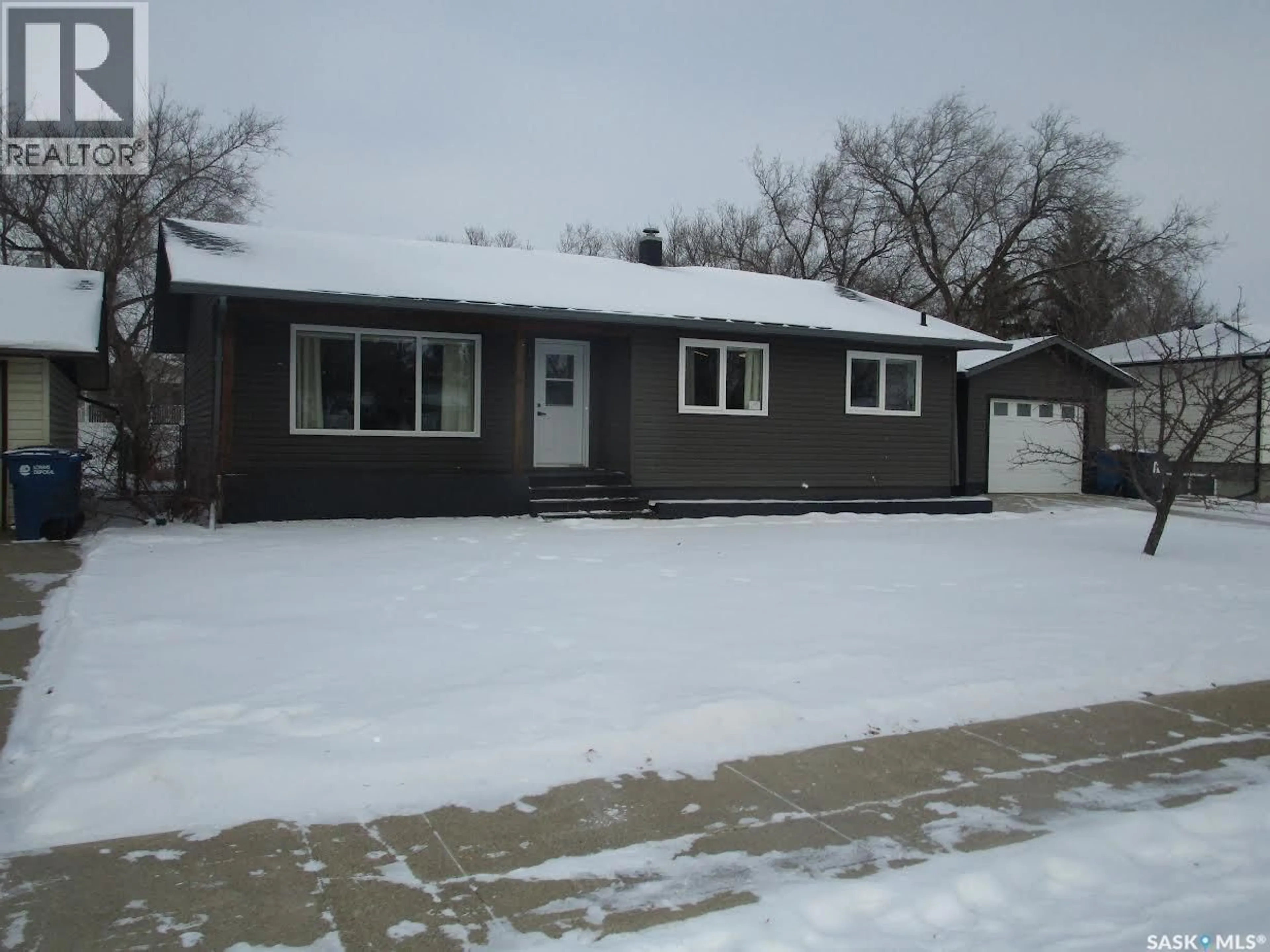 Home with vinyl exterior material, street for 249 6TH AVENUE, Gravelbourg Saskatchewan S0H1X0