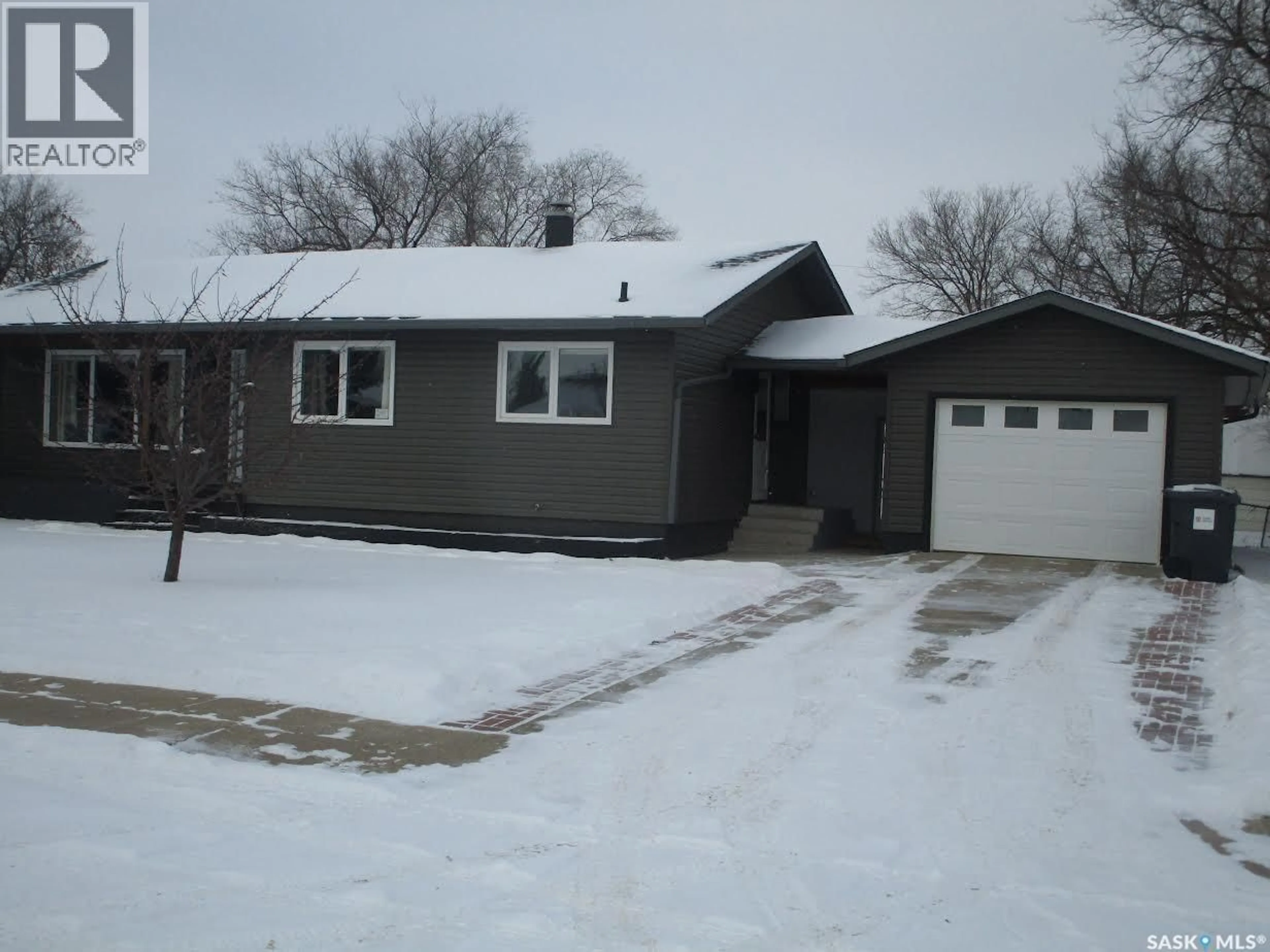 Home with vinyl exterior material, street for 249 6TH AVENUE, Gravelbourg Saskatchewan S0H1X0