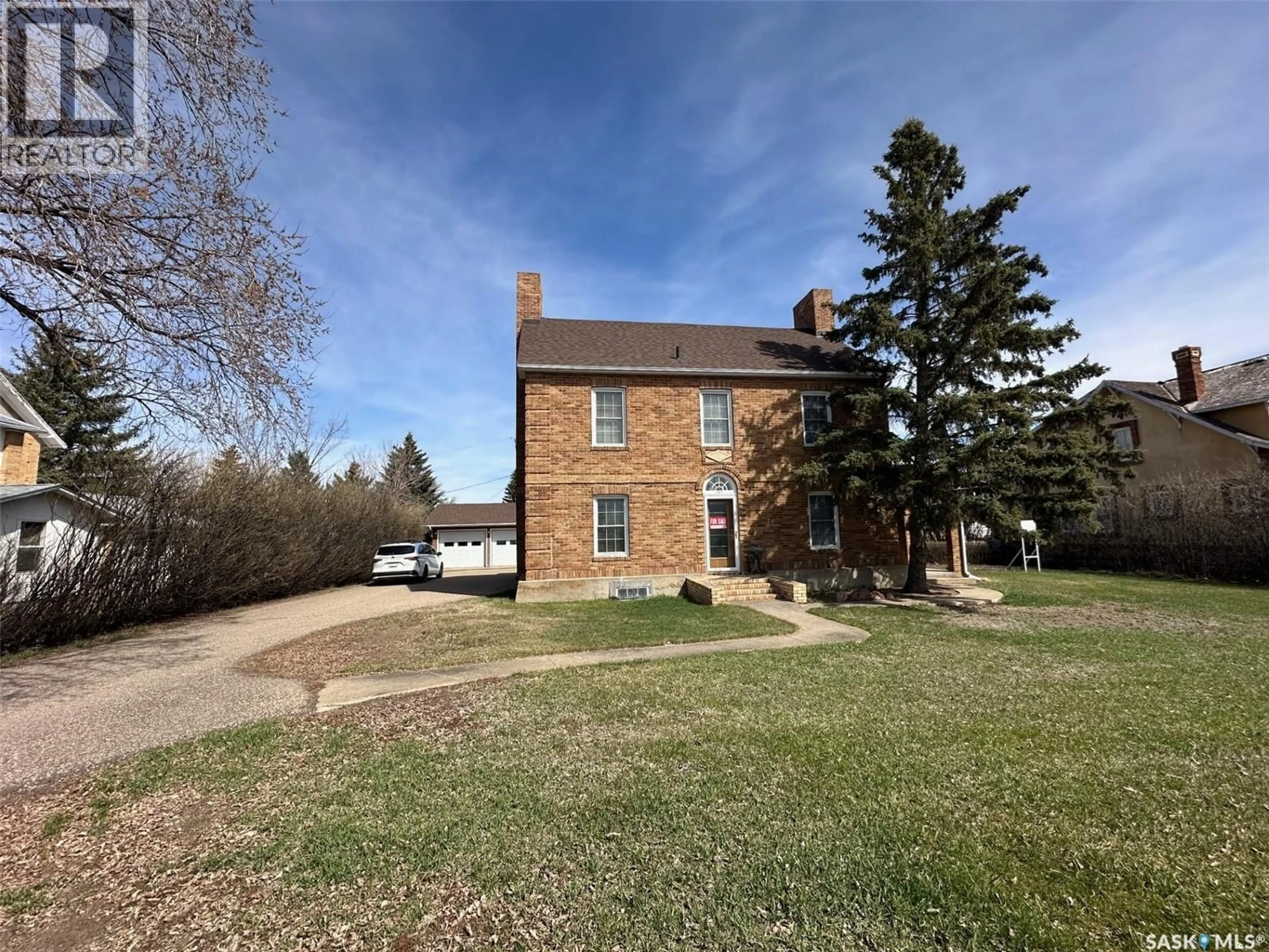 A pic from outside/outdoor area/front of a property/back of a property/a pic from drone, building for 107 1ST AVENUE, Gravelbourg Saskatchewan S0H1X0