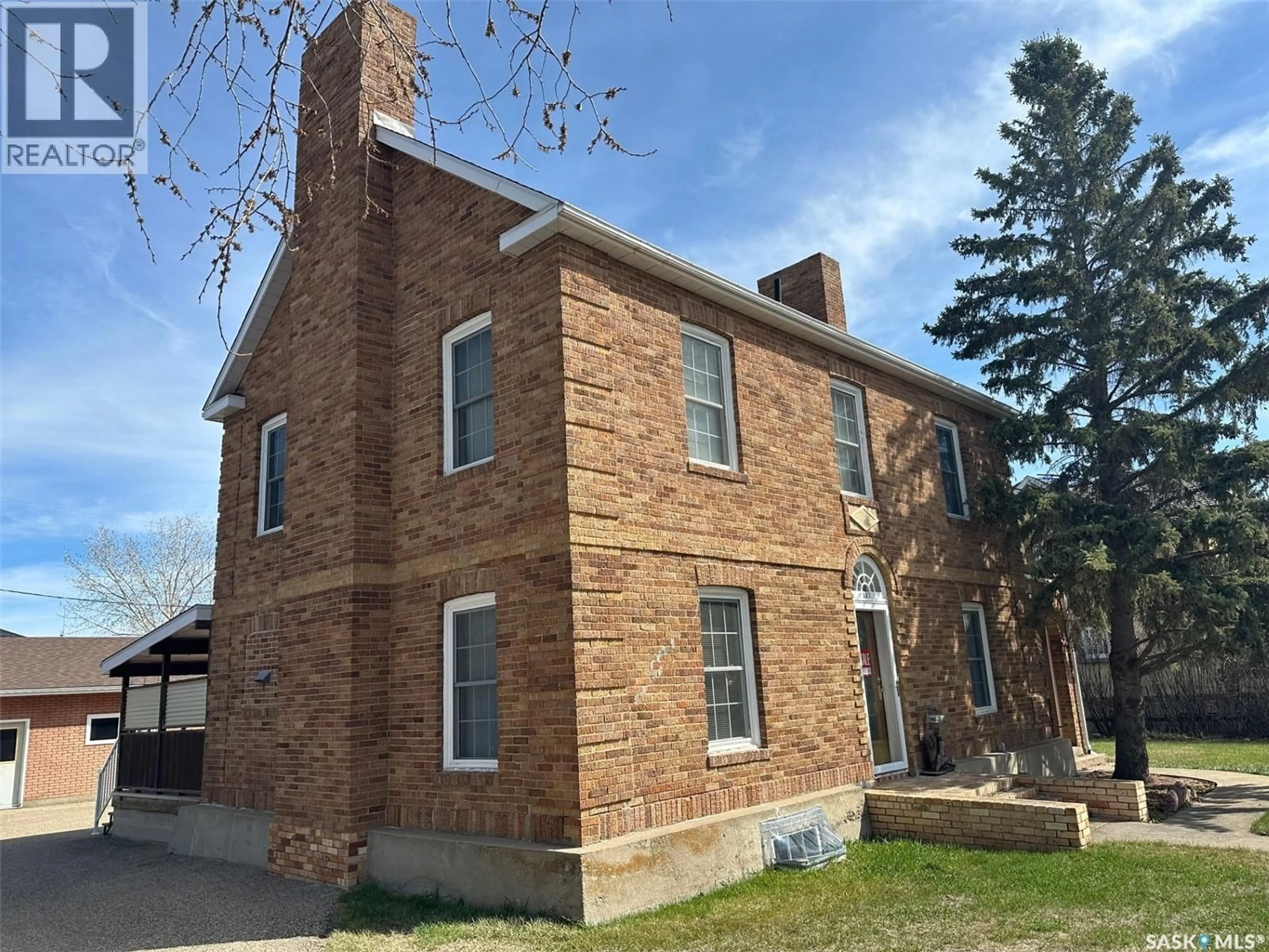 Home with brick exterior material, building for 107 1ST AVENUE, Gravelbourg Saskatchewan S0H1X0