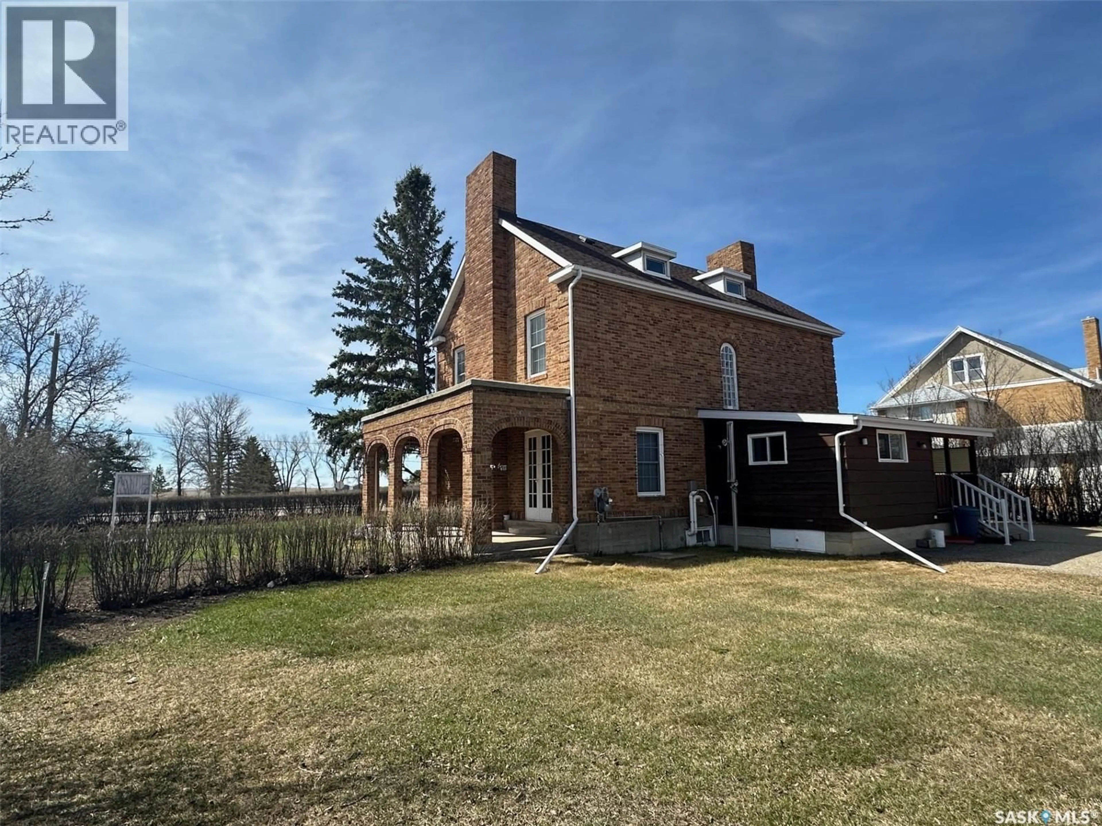 A pic from outside/outdoor area/front of a property/back of a property/a pic from drone, building for 107 1ST AVENUE, Gravelbourg Saskatchewan S0H1X0