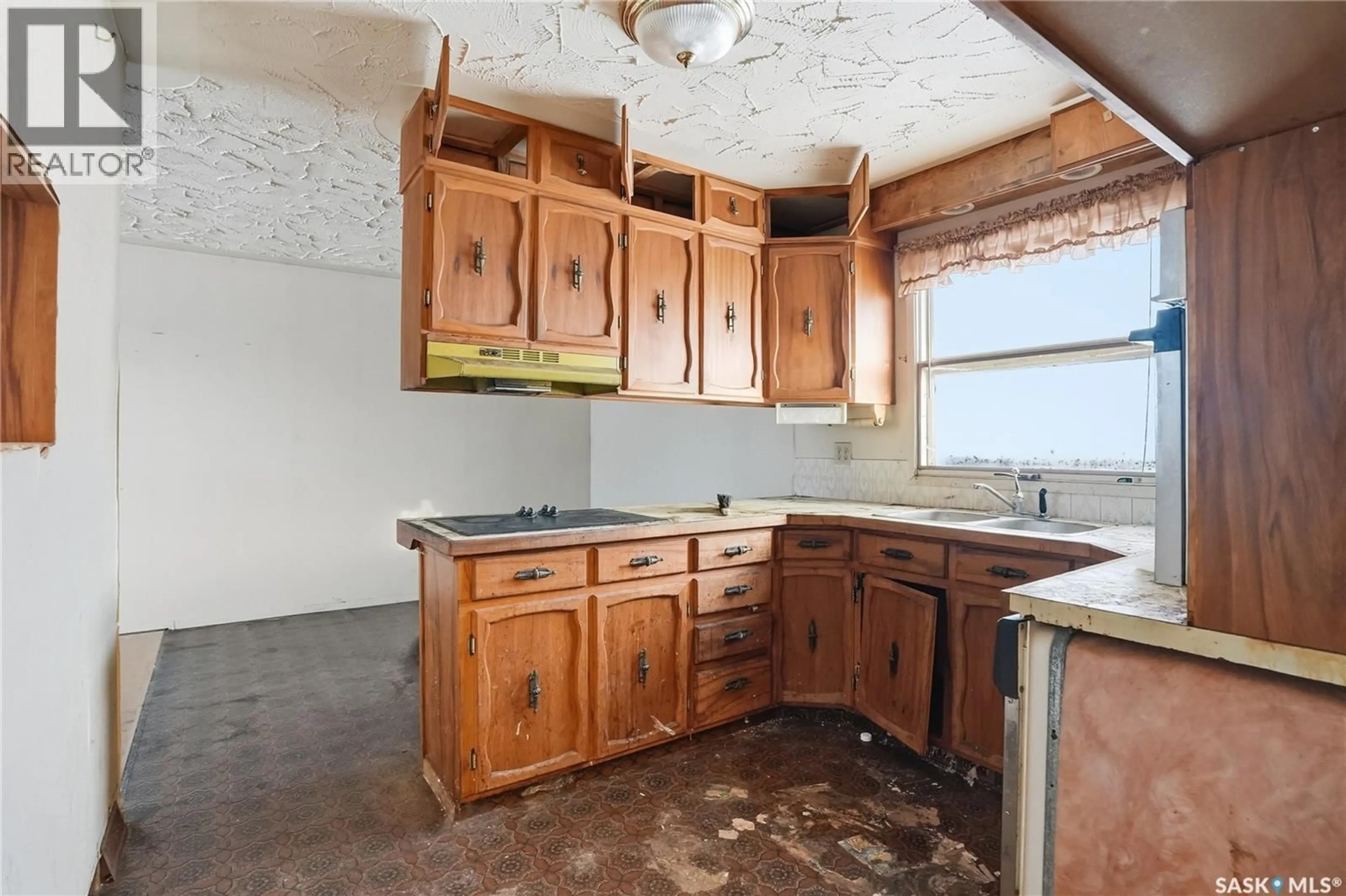 Standard kitchen, unknown for 3 GALBRAITH CRESCENT, Saskatoon Saskatchewan S7M4G9