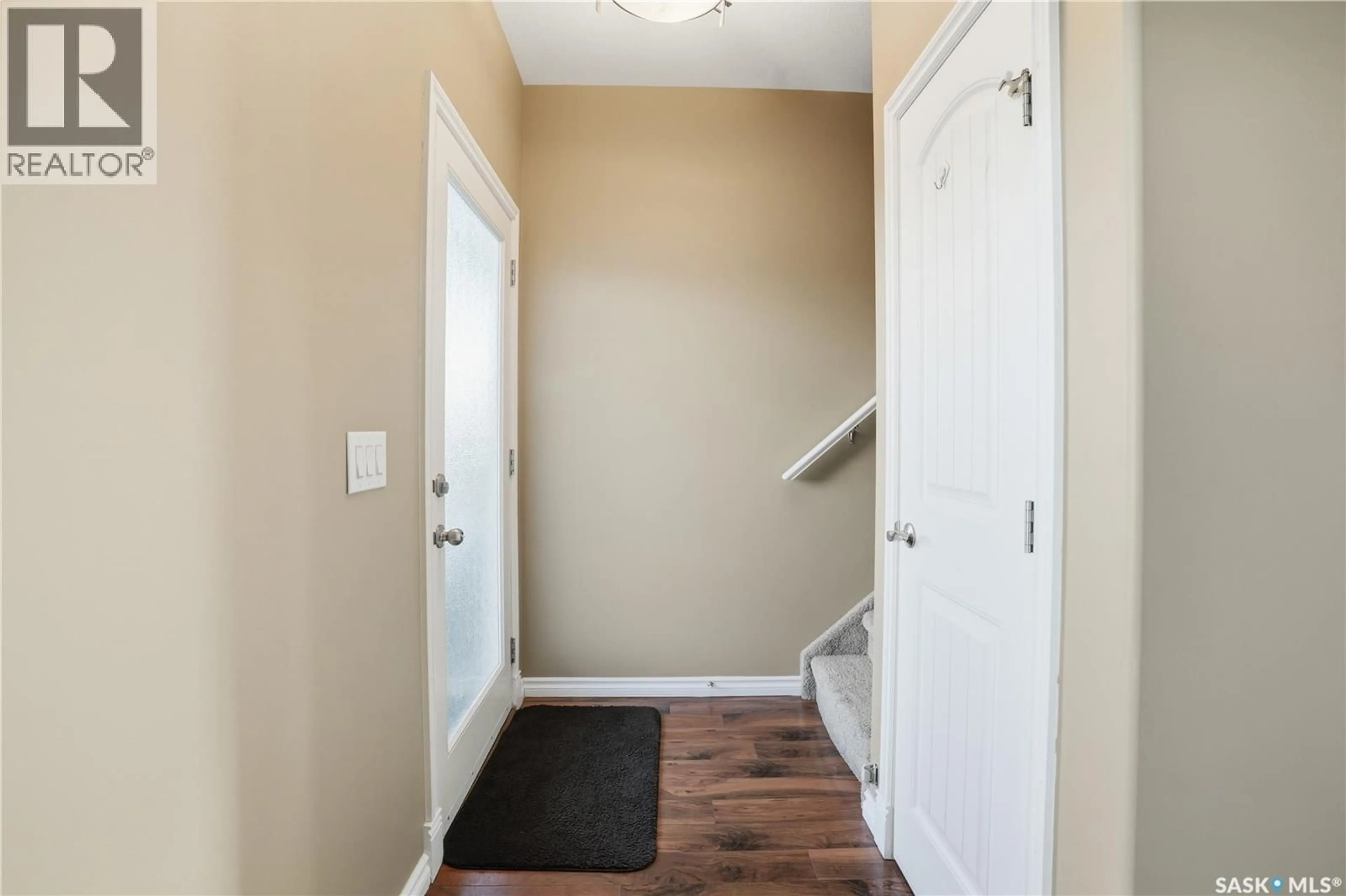 Indoor entryway for 118 SHEPHERD CRESCENT, Saskatoon Saskatchewan S7W0H7