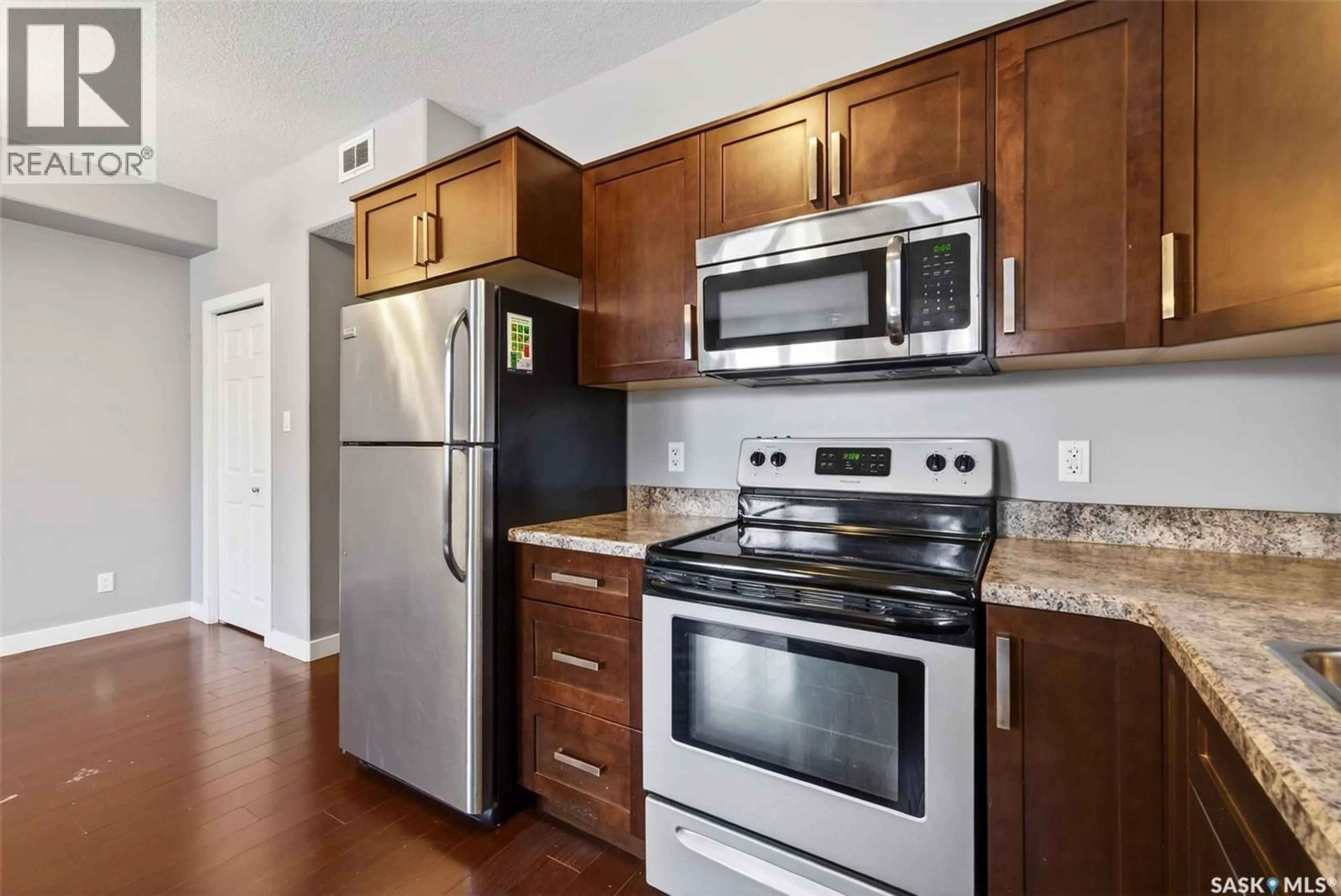 Standard kitchen, unknown for 446 ARTHUR STREET, Regina Saskatchewan S4R4X4