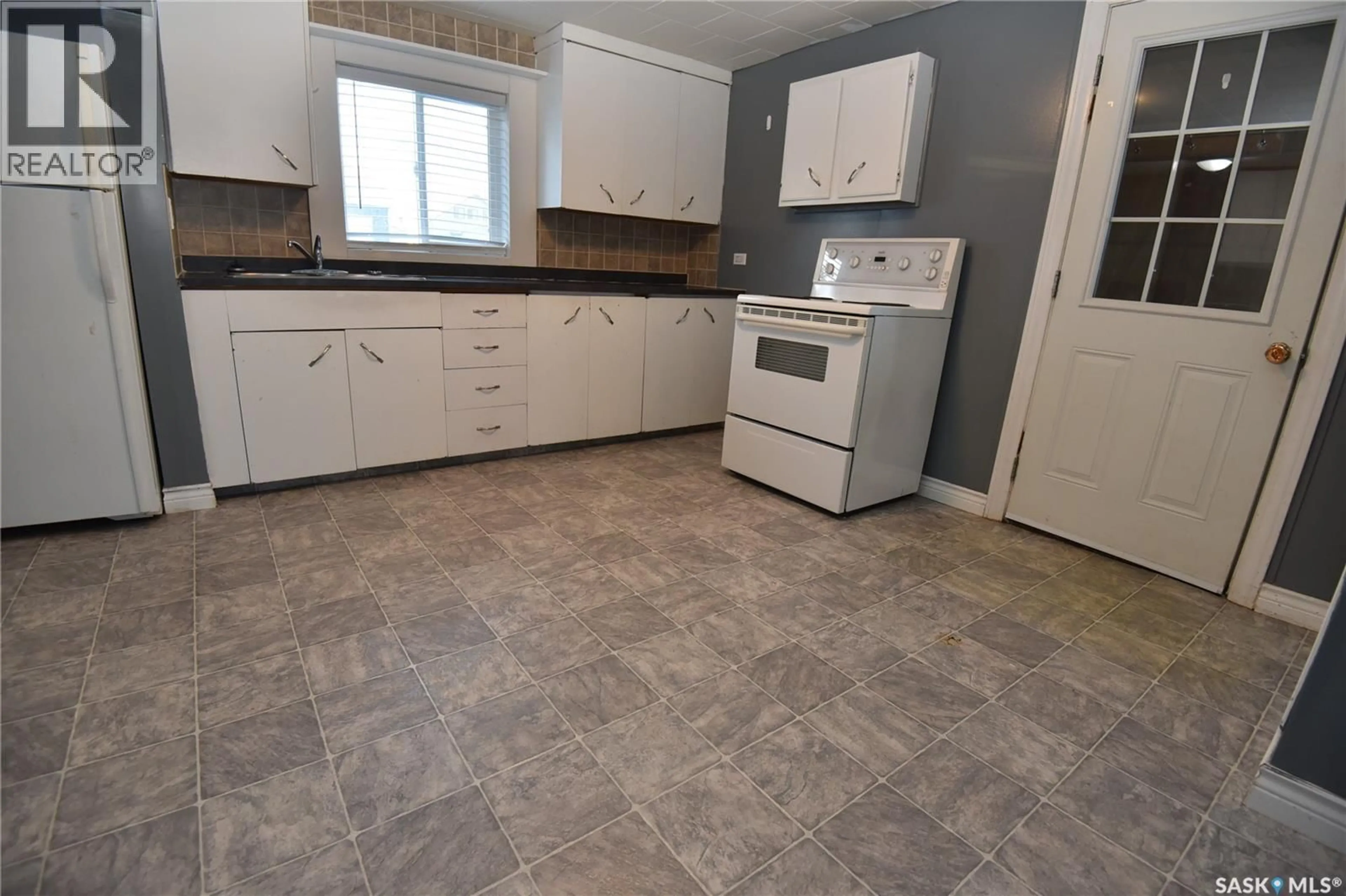 Standard kitchen, ceramic/tile floor for 334 7TH AVENUE, Nipawin Saskatchewan S0E1E0