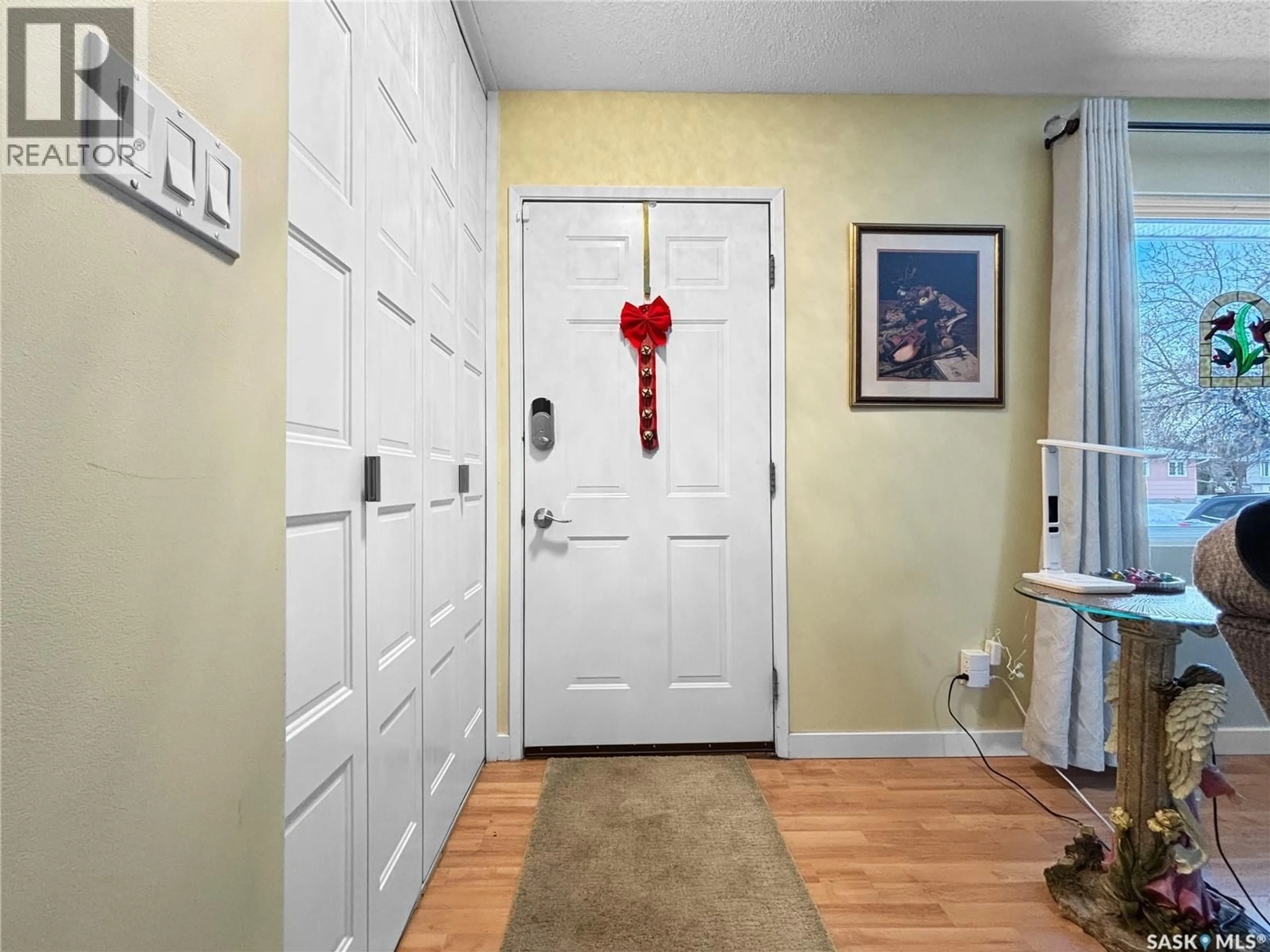 Indoor entryway for 118 COCKBURN CRESCENT, Saskatoon Saskatchewan S7L5R9