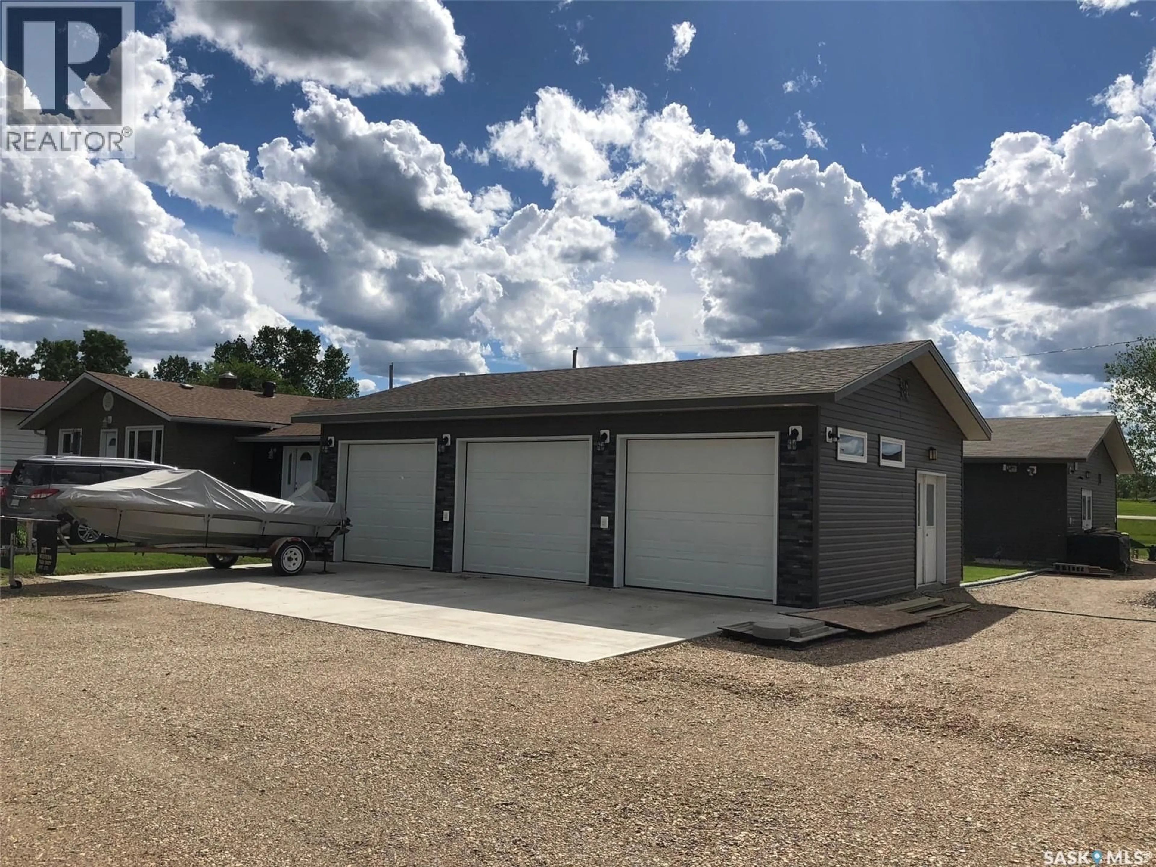 Indoor garage for 115 PATRICIA STREET, Hudson Bay Saskatchewan S0E0Y0