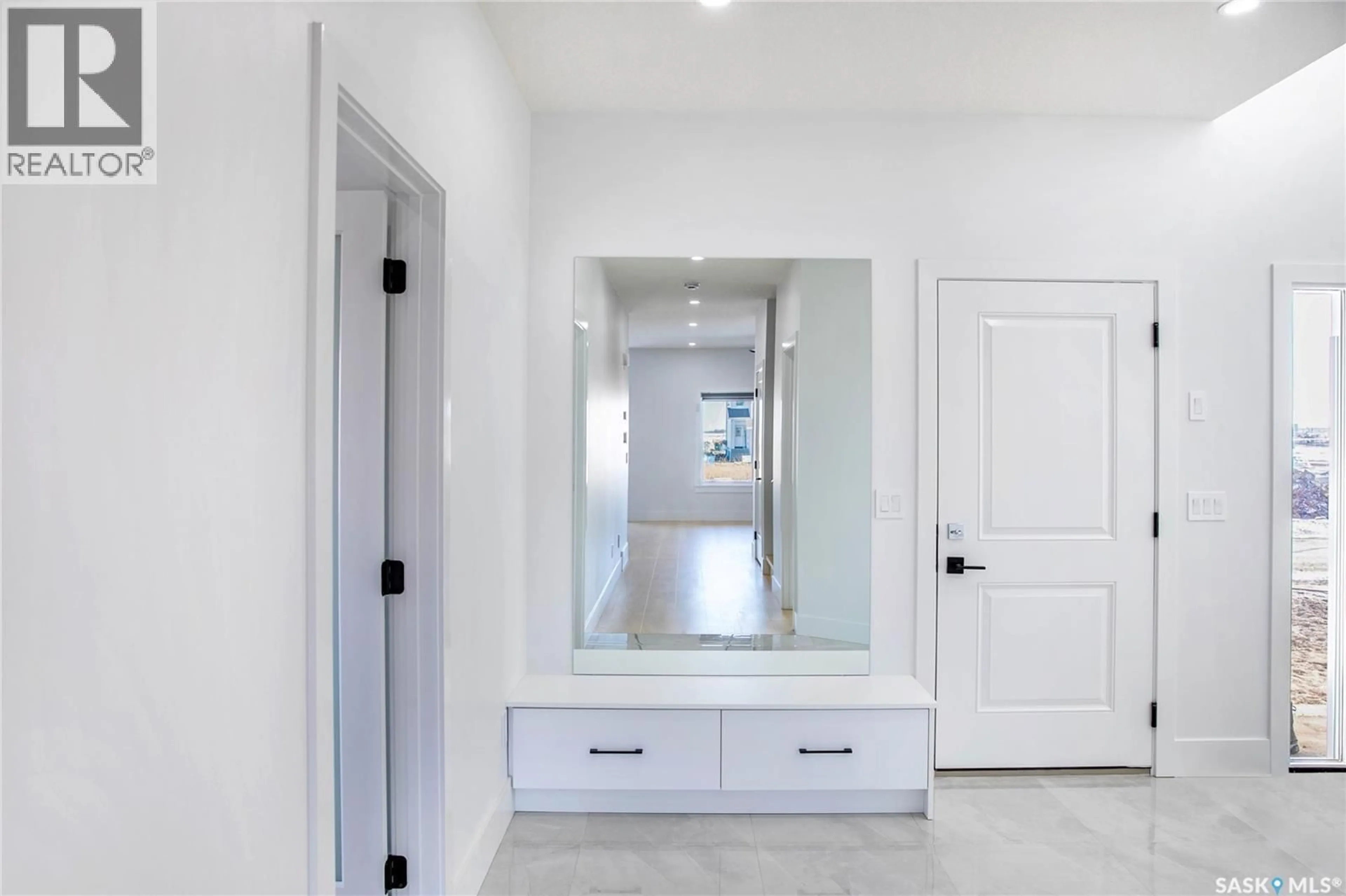 Indoor entryway for 430 NAZARALI MANOR, Saskatoon Saskatchewan S7H0W2