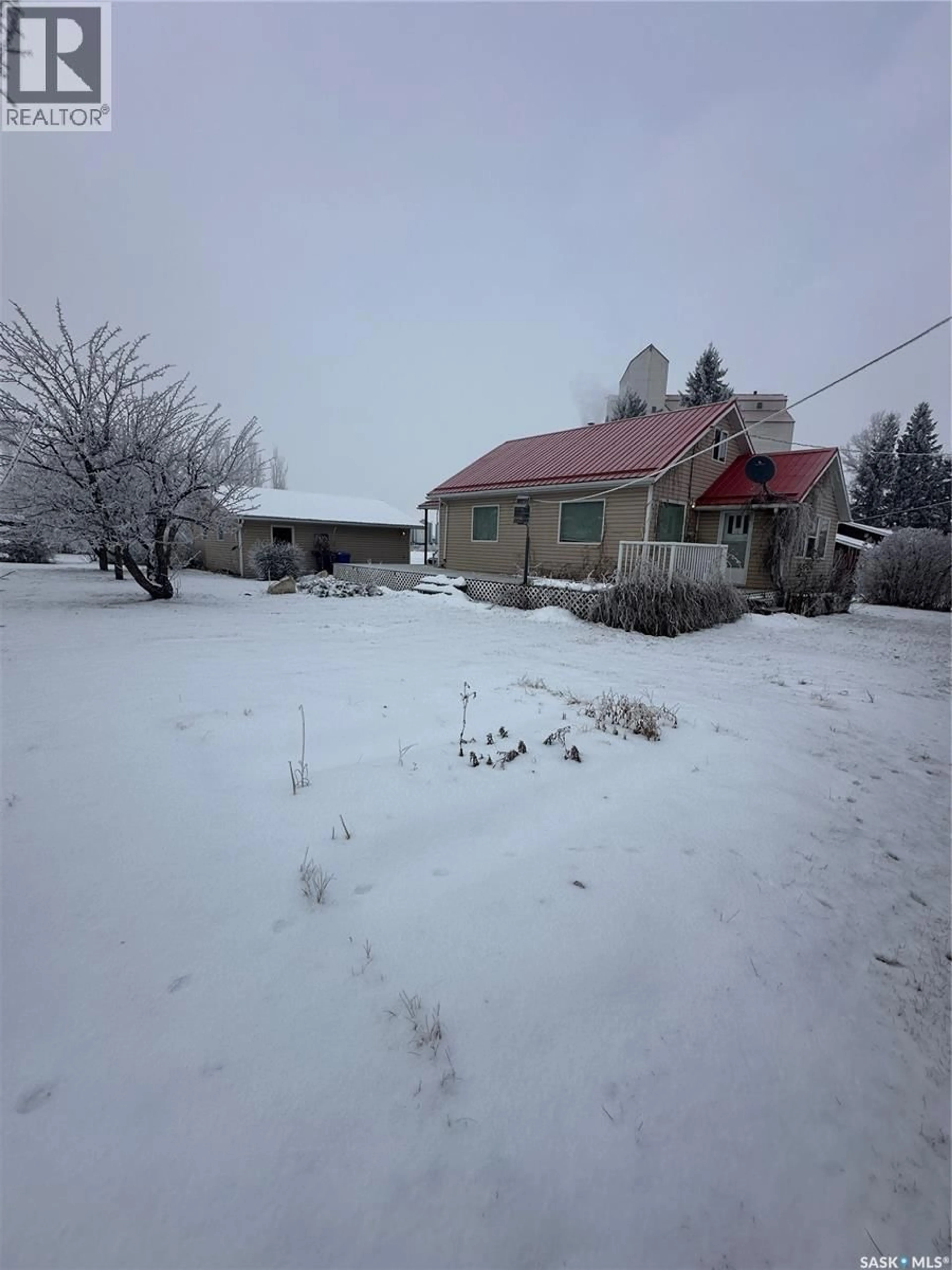 A pic from outside/outdoor area/front of a property/back of a property/a pic from drone, building for 404 RAILWAY AVENUE, Blaine Lake Saskatchewan S0J0J0