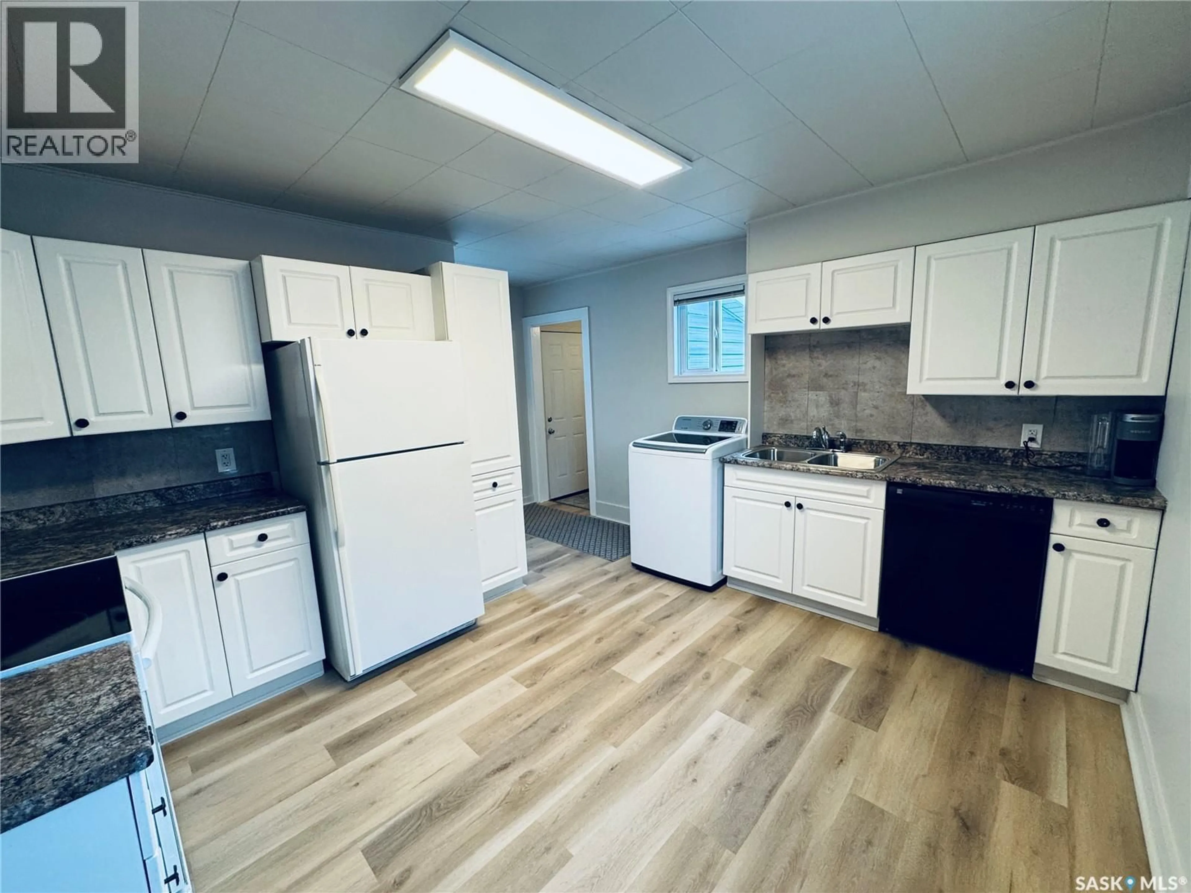 Standard kitchen, unknown for 304 5TH AVENUE, Biggar Saskatchewan S0K0M0