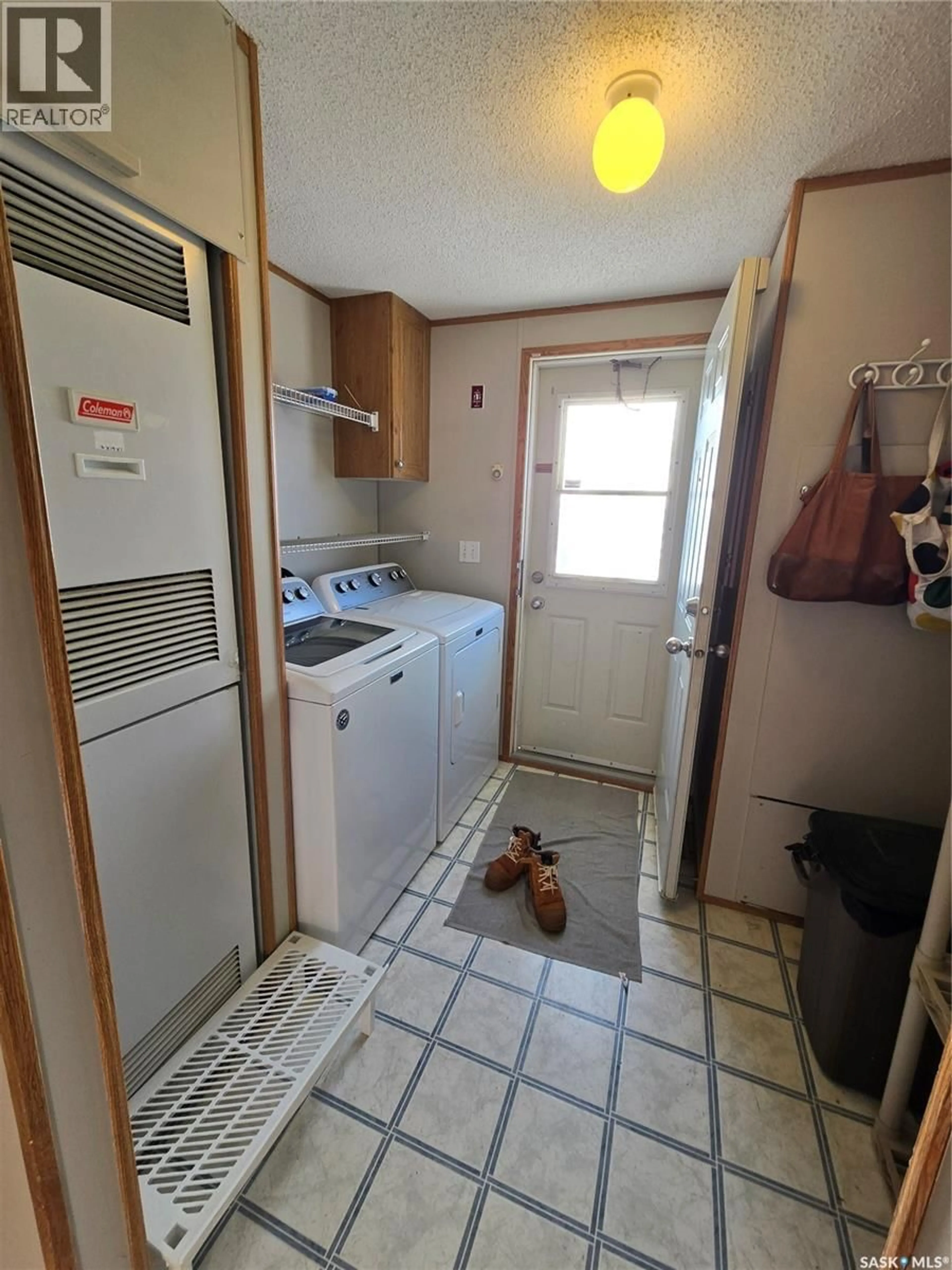Standard kitchen, unknown for 53 PRAIRIE SUN COURT, Swift Current Saskatchewan S9H3X3