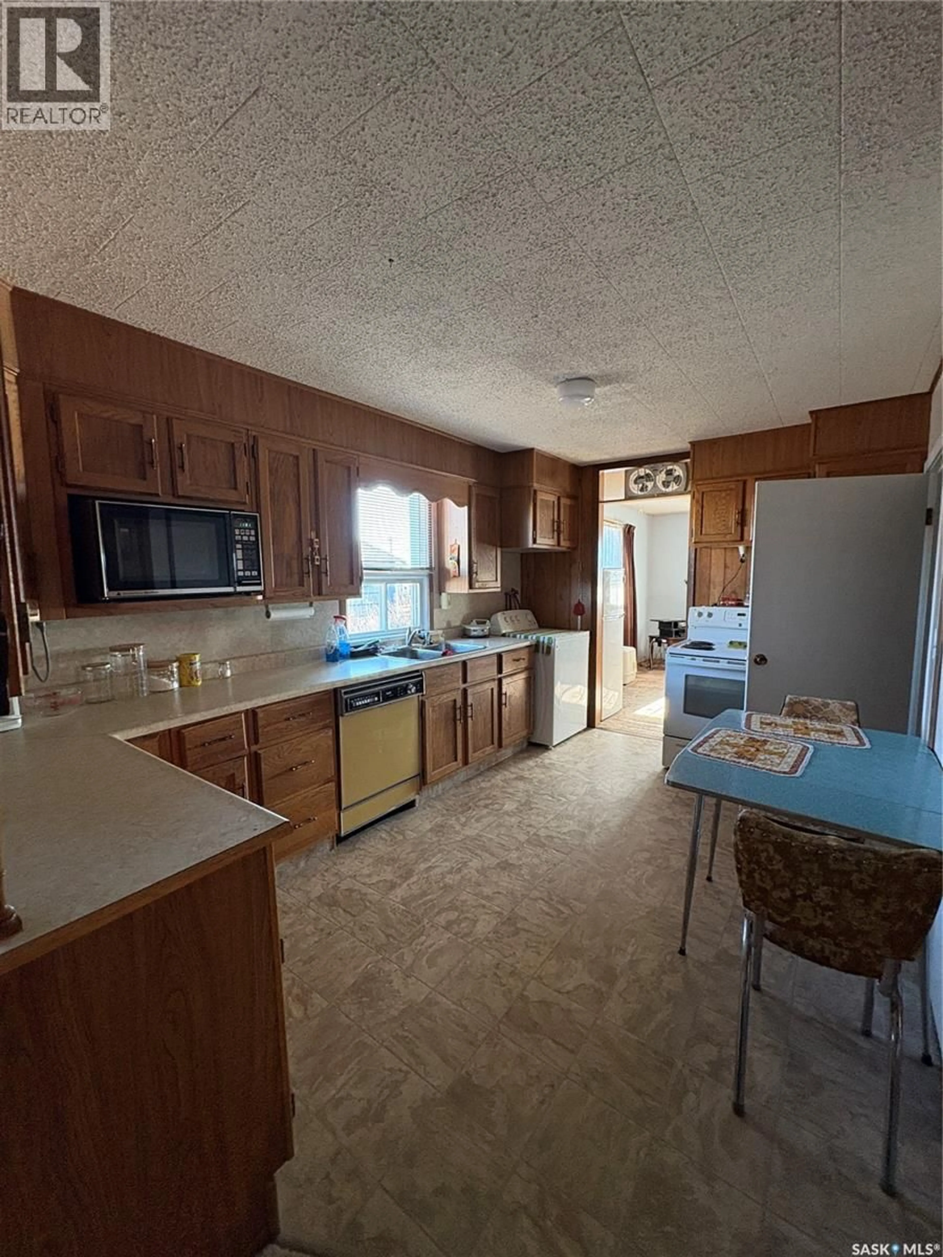 Standard kitchen, unknown for S - 107 2ND STREET, Cabri Saskatchewan S0N0J0