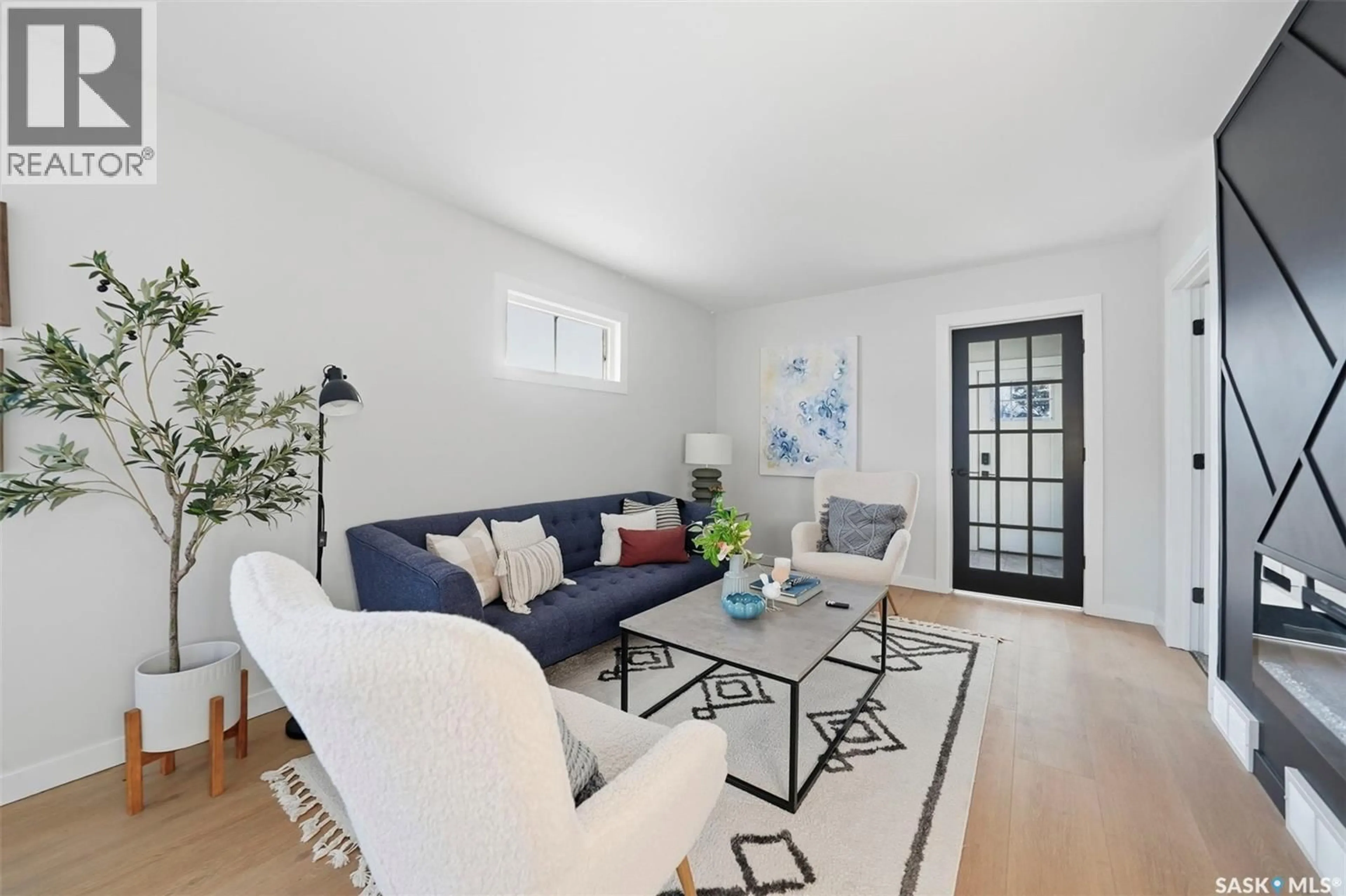 Living room with furniture, unknown for 518 I AVENUE, Saskatoon Saskatchewan S7M1Y5