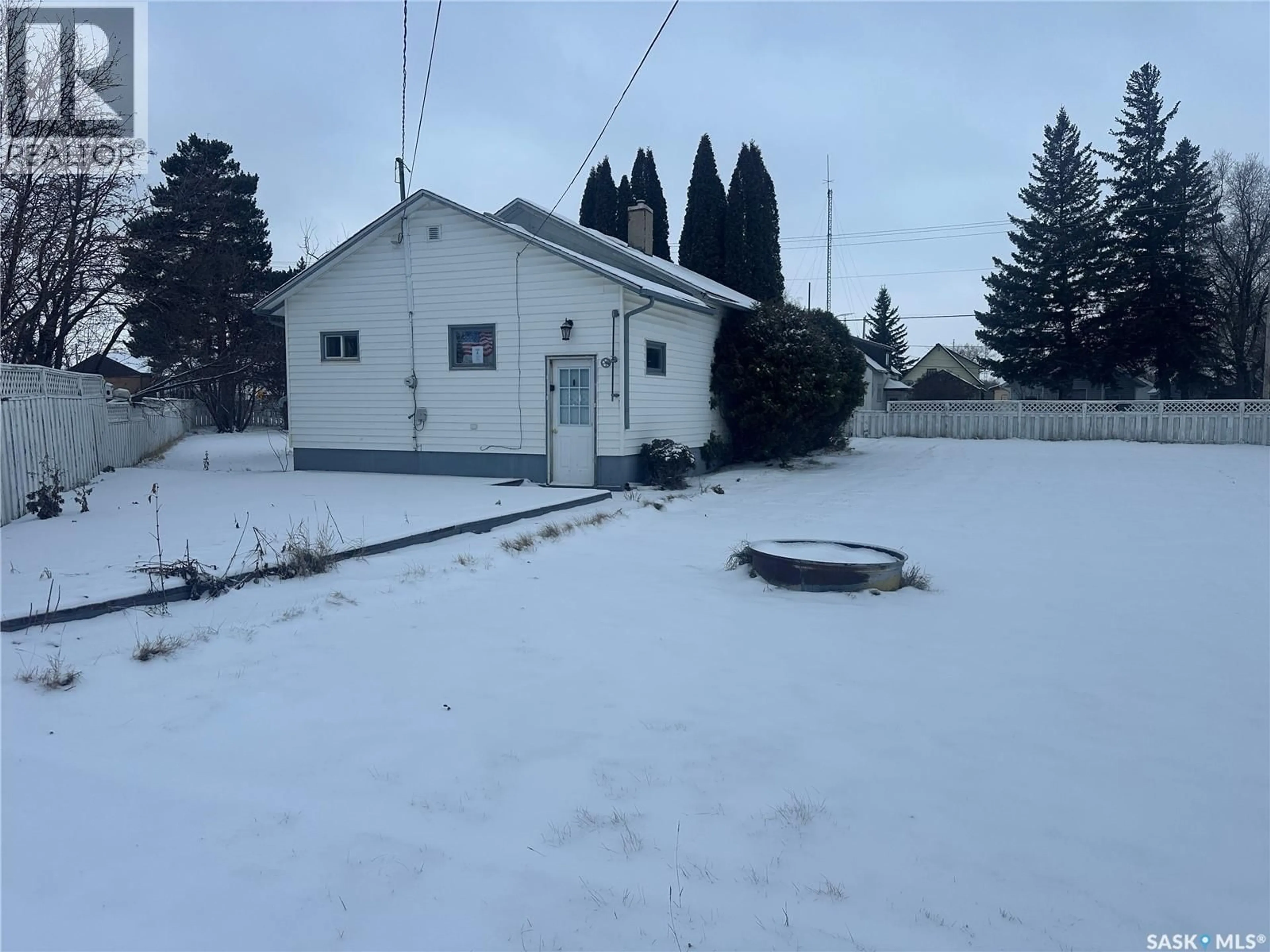 A pic from outside/outdoor area/front of a property/back of a property/a pic from drone, street for 122 1ST AVENUE, Sturgis Saskatchewan S0A4A0