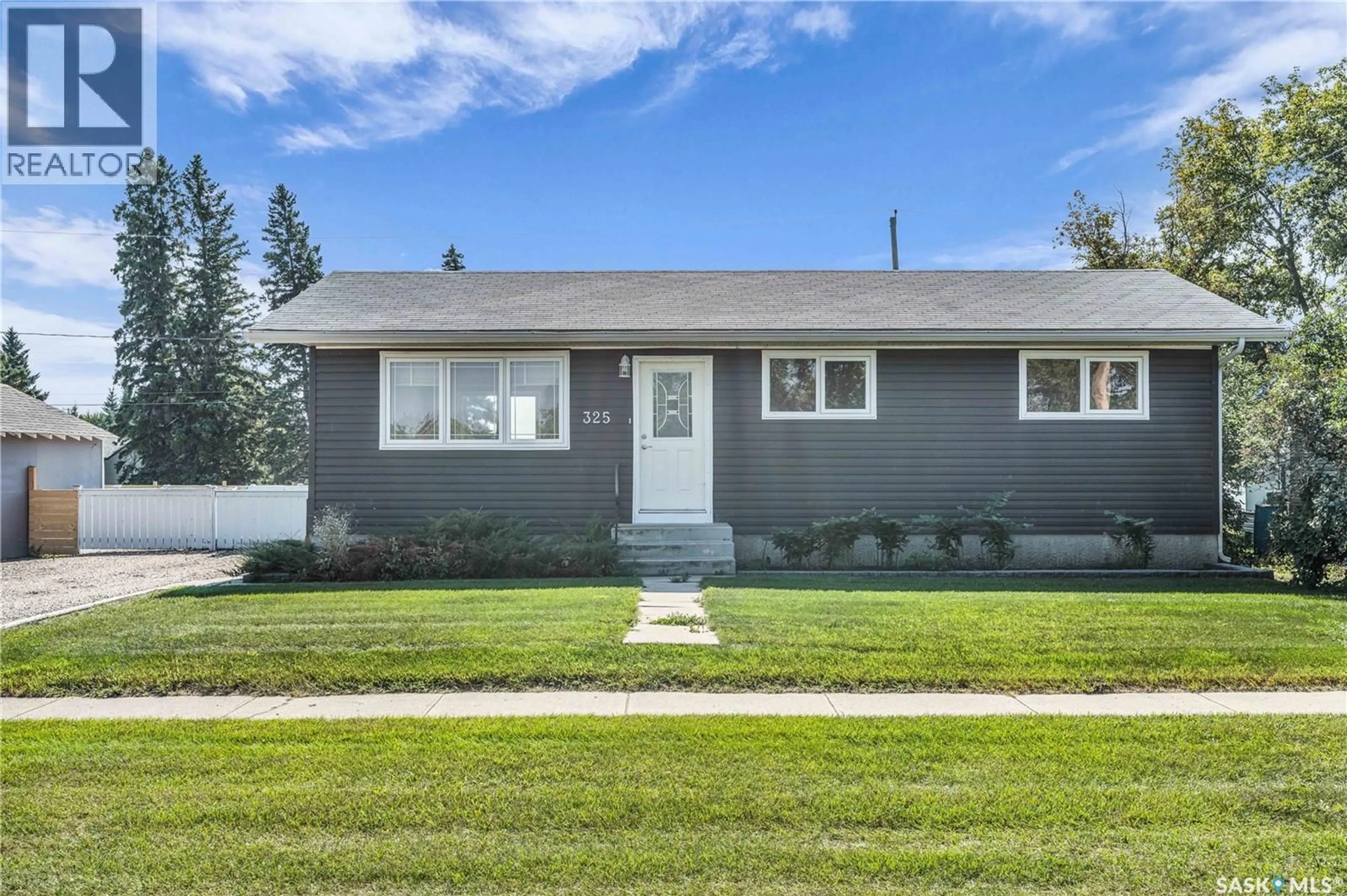 Home with vinyl exterior material, street for 325 RIVERSIDE DRIVE, St. Louis Saskatchewan S0J2C0