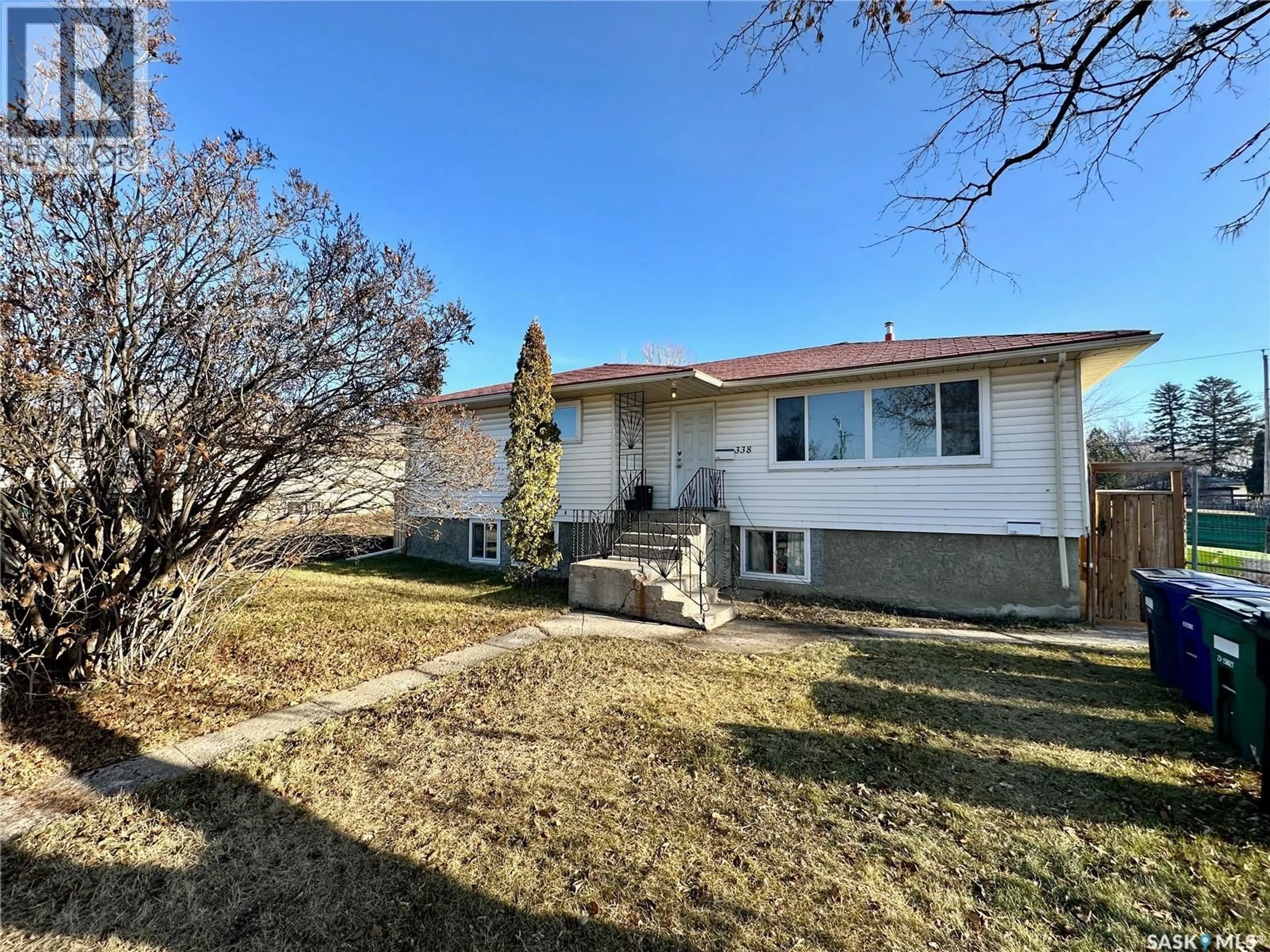 A pic from outside/outdoor area/front of a property/back of a property/a pic from drone, street for 338 V AVENUE, Saskatoon Saskatchewan S7M3E5